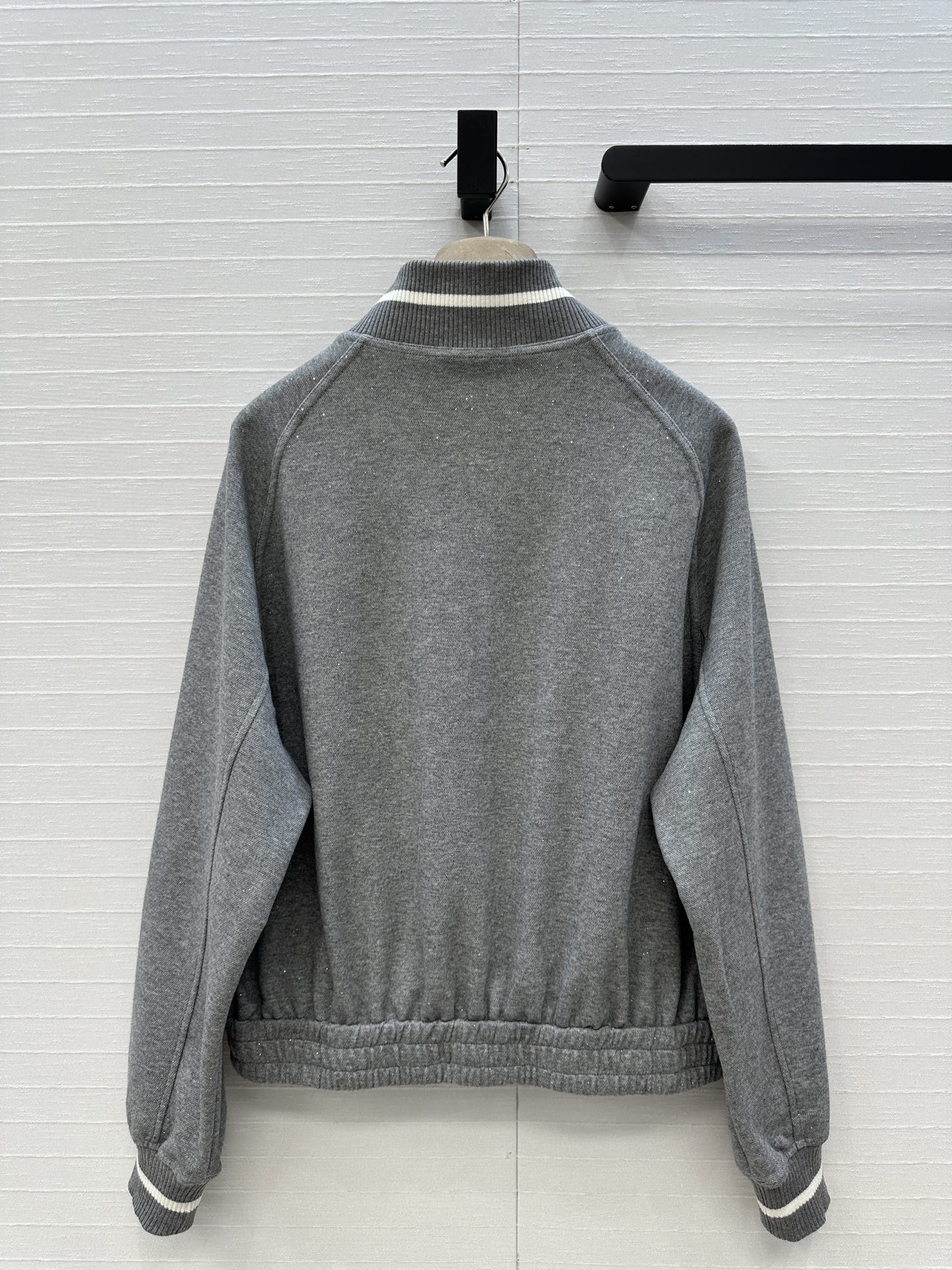 强烈推荐❤️BC长期主义休闲运动套装，徽章刺绣立领拉链外套搭配松紧腰锥形裤，轻松演绎慵懒随性的日常单品。