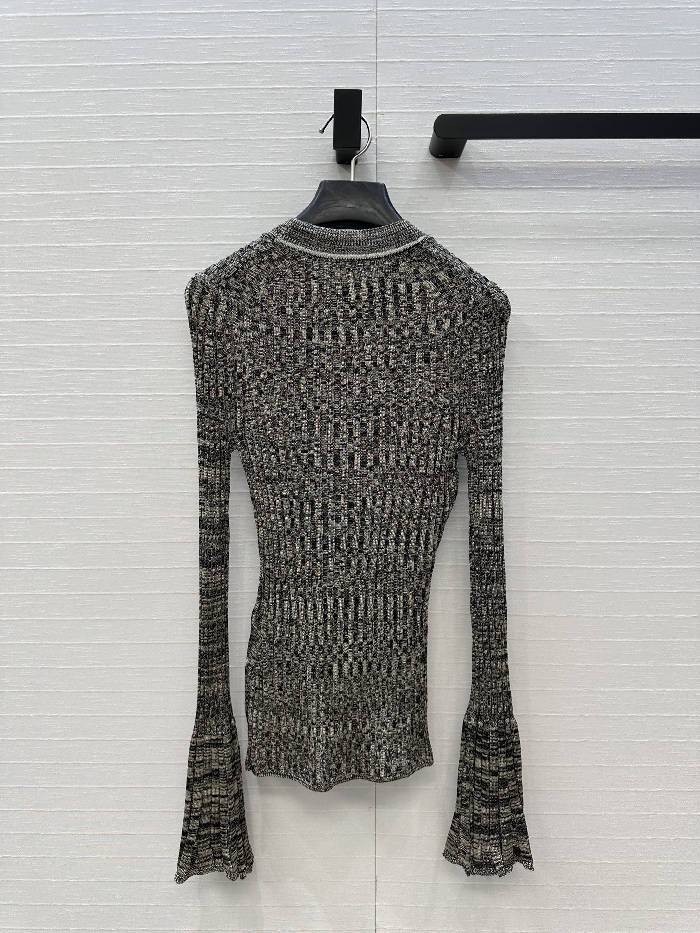 独家首发❤️原单品质，Zm秋冬新品混纱圆领针织上衣，进口纱线坑条双织细腻顺滑有垂感，喇叭袖剪裁设计修身版