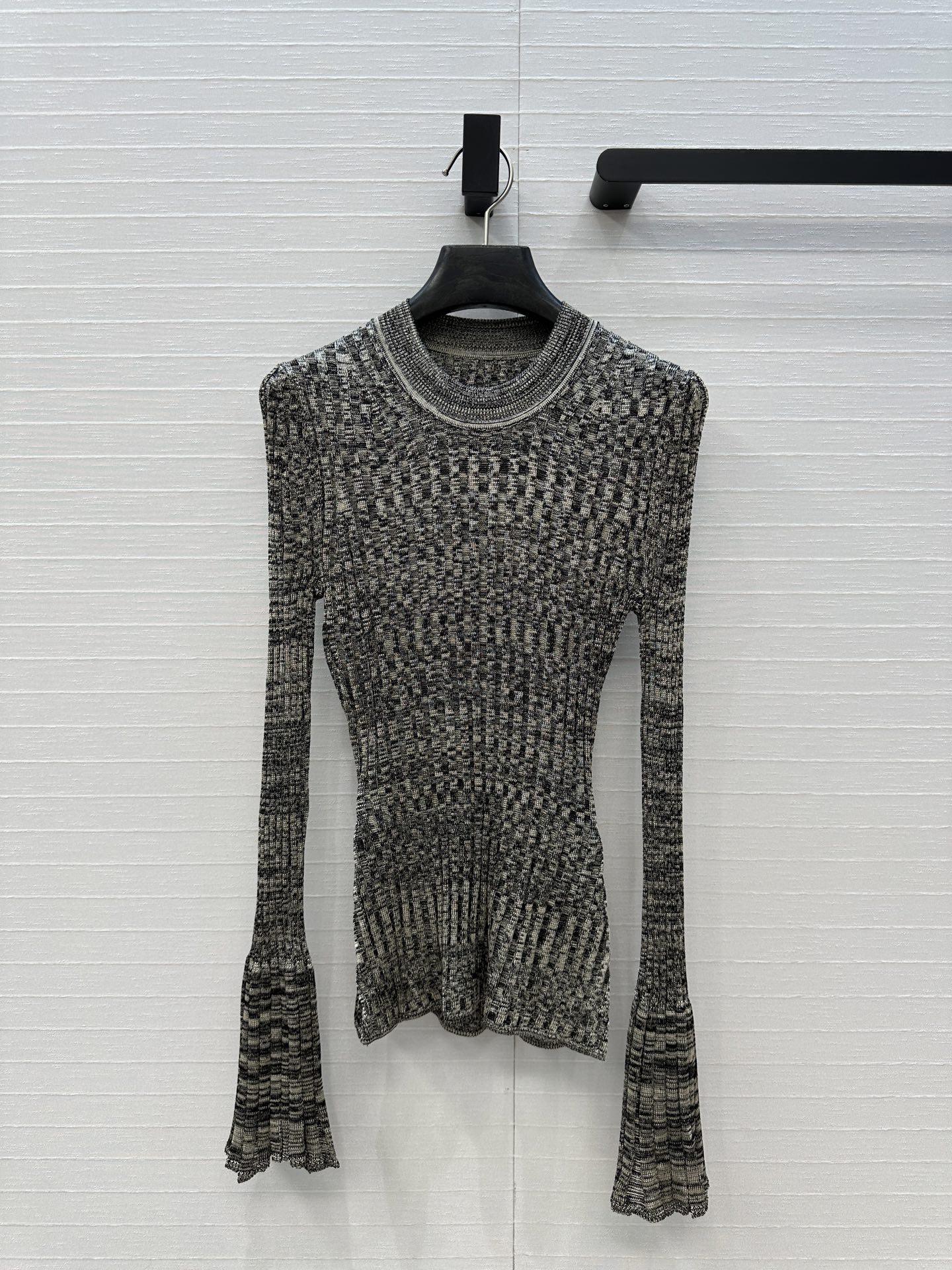 独家首发❤️原单品质，Zm秋冬新品混纱圆领针织上衣，进口纱线坑条双织细腻顺滑有垂感，喇叭袖剪裁设计修身版