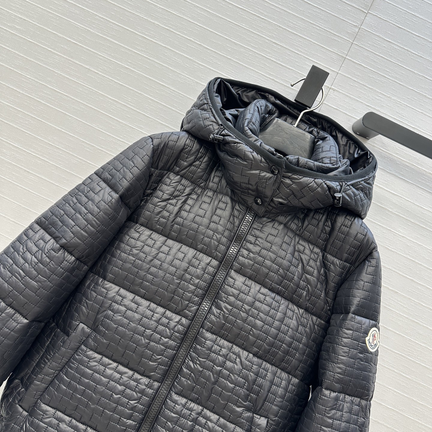 高端原单品质❤️Mon*ler25秋冬新品，Gisors连帽短款华夫格羽绒外套！原版定制几何绗缝功能性尼