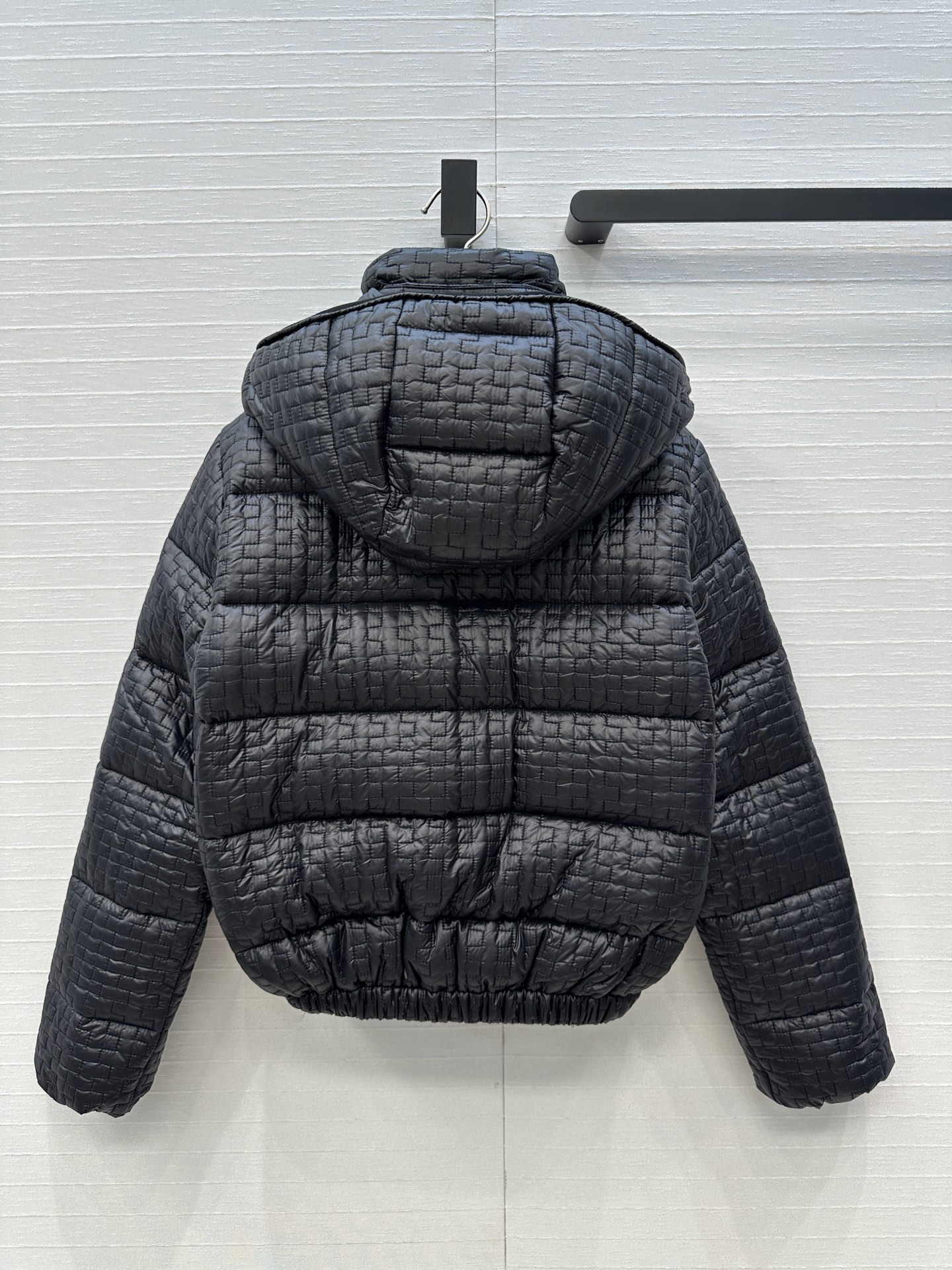高端原单品质❤️Mon*ler25秋冬新品，Gisors连帽短款华夫格羽绒外套！原版定制几何绗缝功能性尼