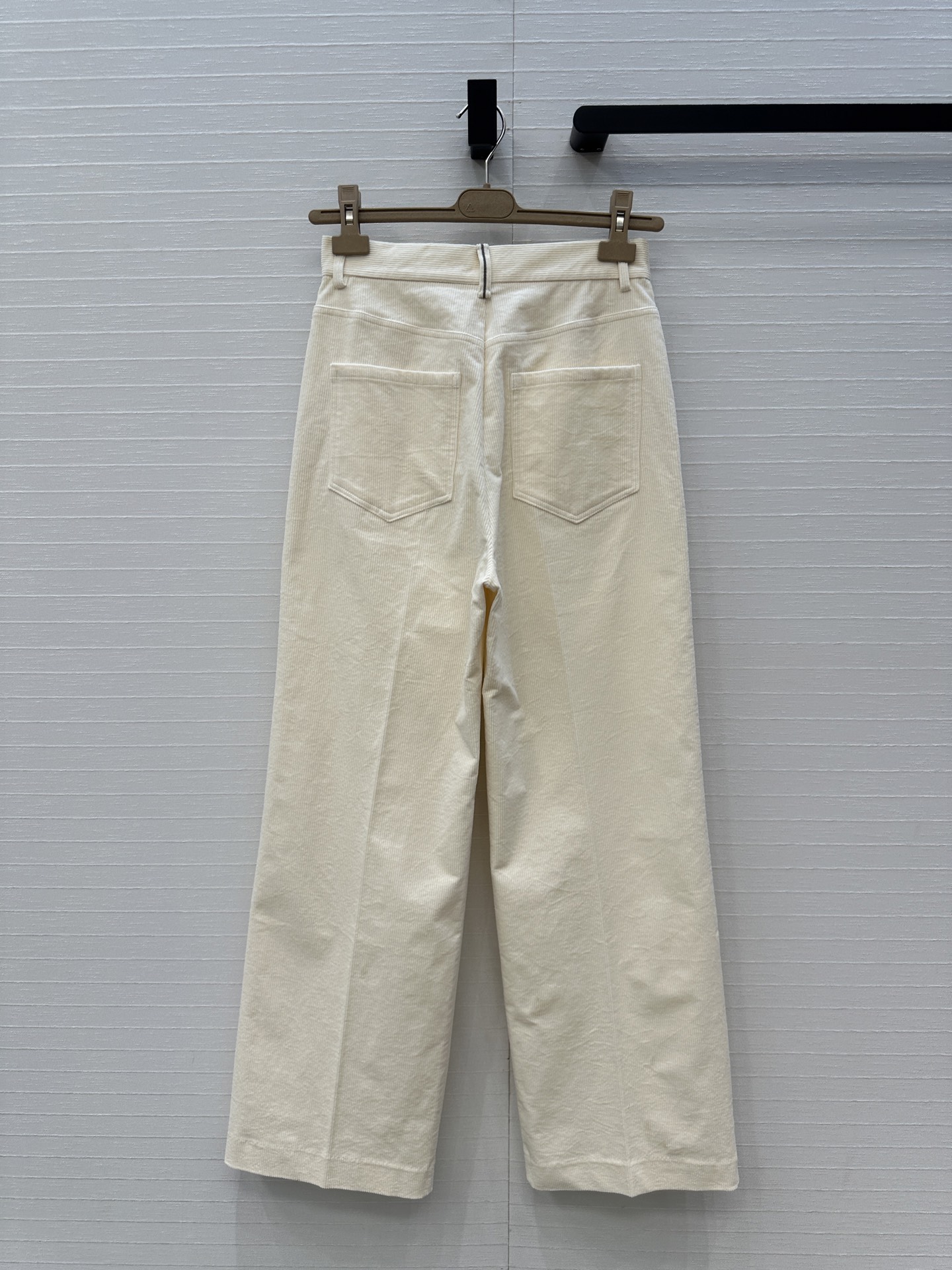 独家首发，原单品质❤️BC高智感穿搭！行走的高定老钱风穿搭，奶白色灯芯绒直筒裤！极简主义设计慵懒随性的高