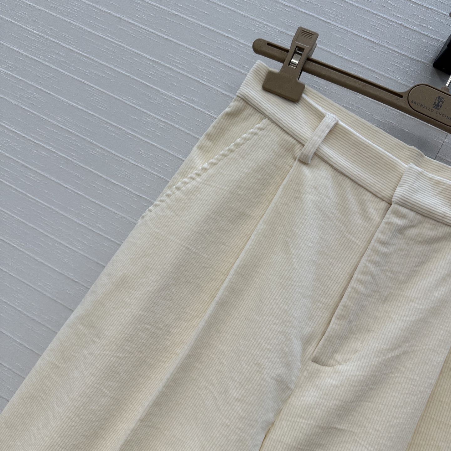 独家首发，原单品质❤️BC高智感穿搭！行走的高定老钱风穿搭，奶白色灯芯绒直筒裤！极简主义设计慵懒随性的高