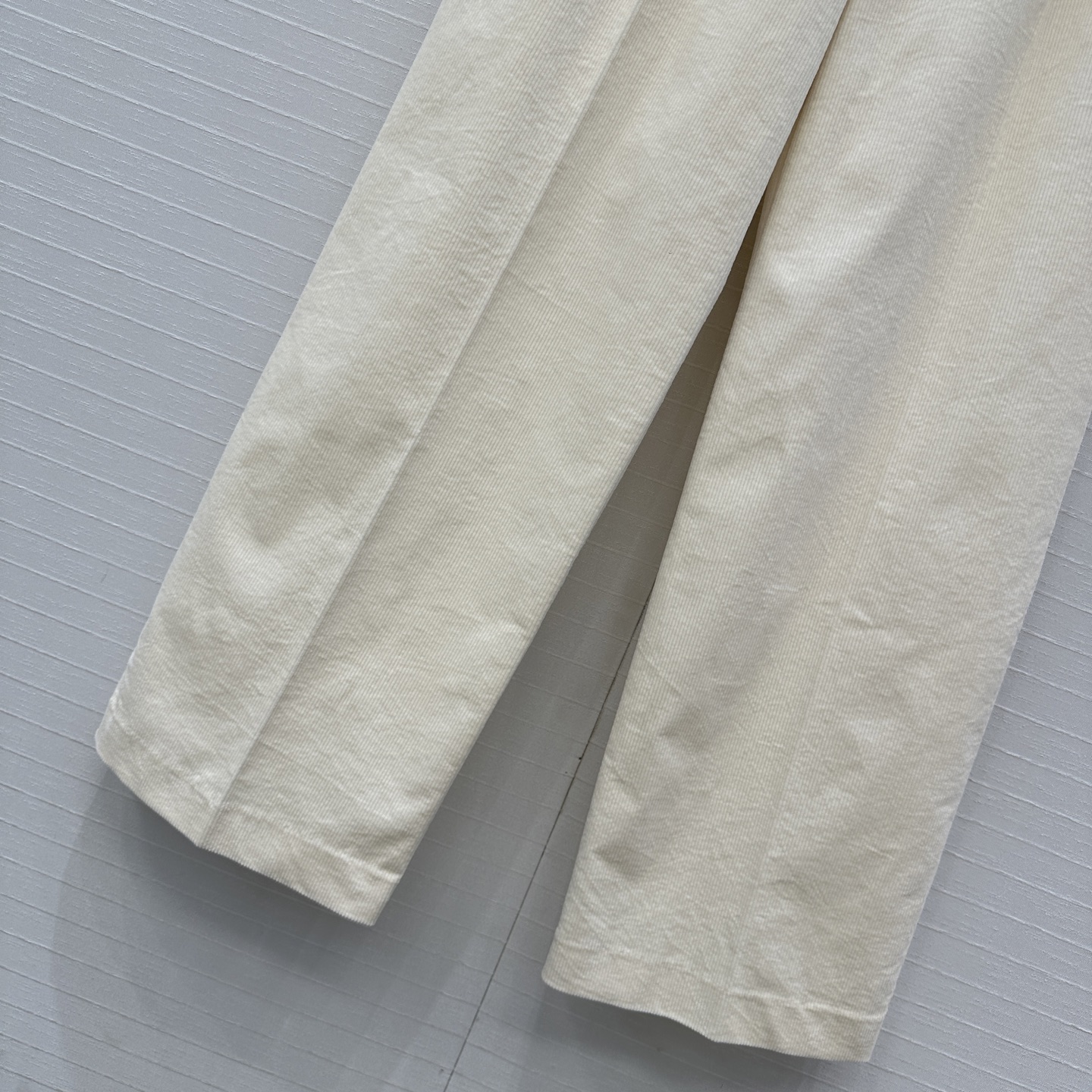 独家首发，原单品质❤️BC高智感穿搭！行走的高定老钱风穿搭，奶白色灯芯绒直筒裤！极简主义设计慵懒随性的高