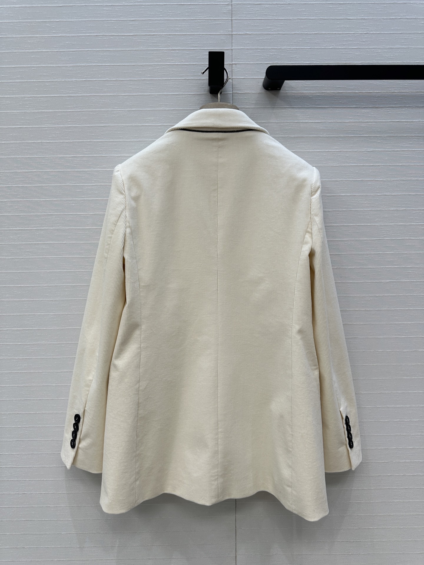 独家首发，原单品质❤️BC高智感穿搭！行走的高定老钱风穿搭，25秋冬定制奶白色灯芯绒西装外套！单排扣设计