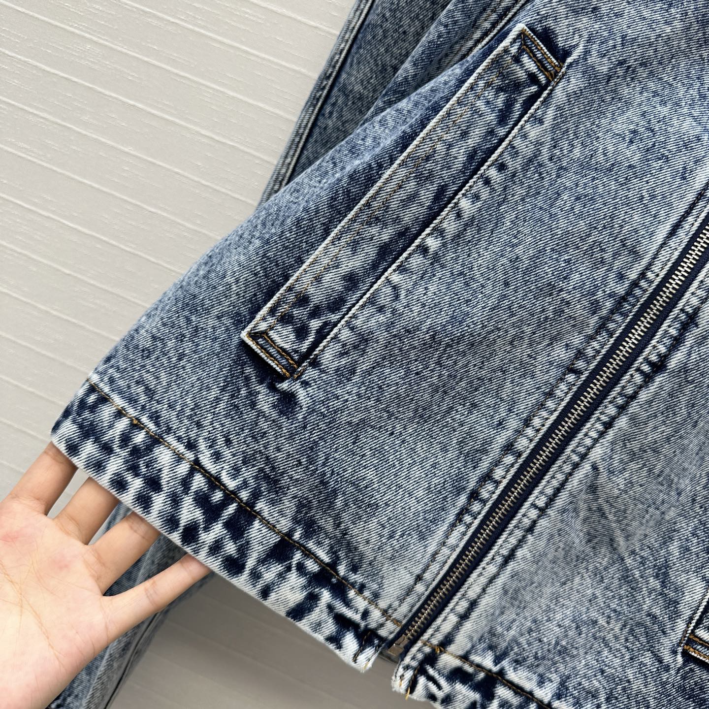 独家首发❤️爆单推荐，Alai*25新品时髦精穿搭！雪花洗水牛仔机车夹克！小立领弧形插肩袖设计立体感，后