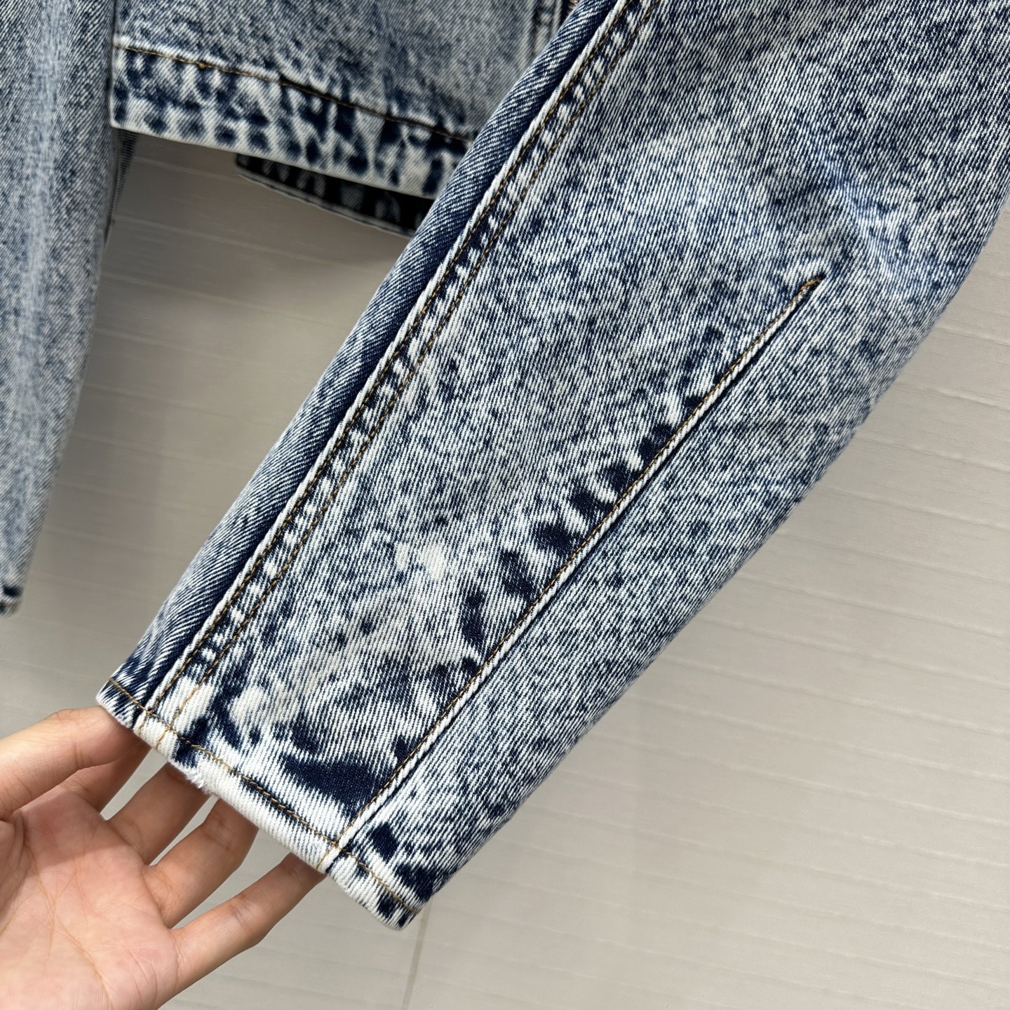 独家首发❤️爆单推荐，Alai*25新品时髦精穿搭！雪花洗水牛仔机车夹克！小立领弧形插肩袖设计立体感，后