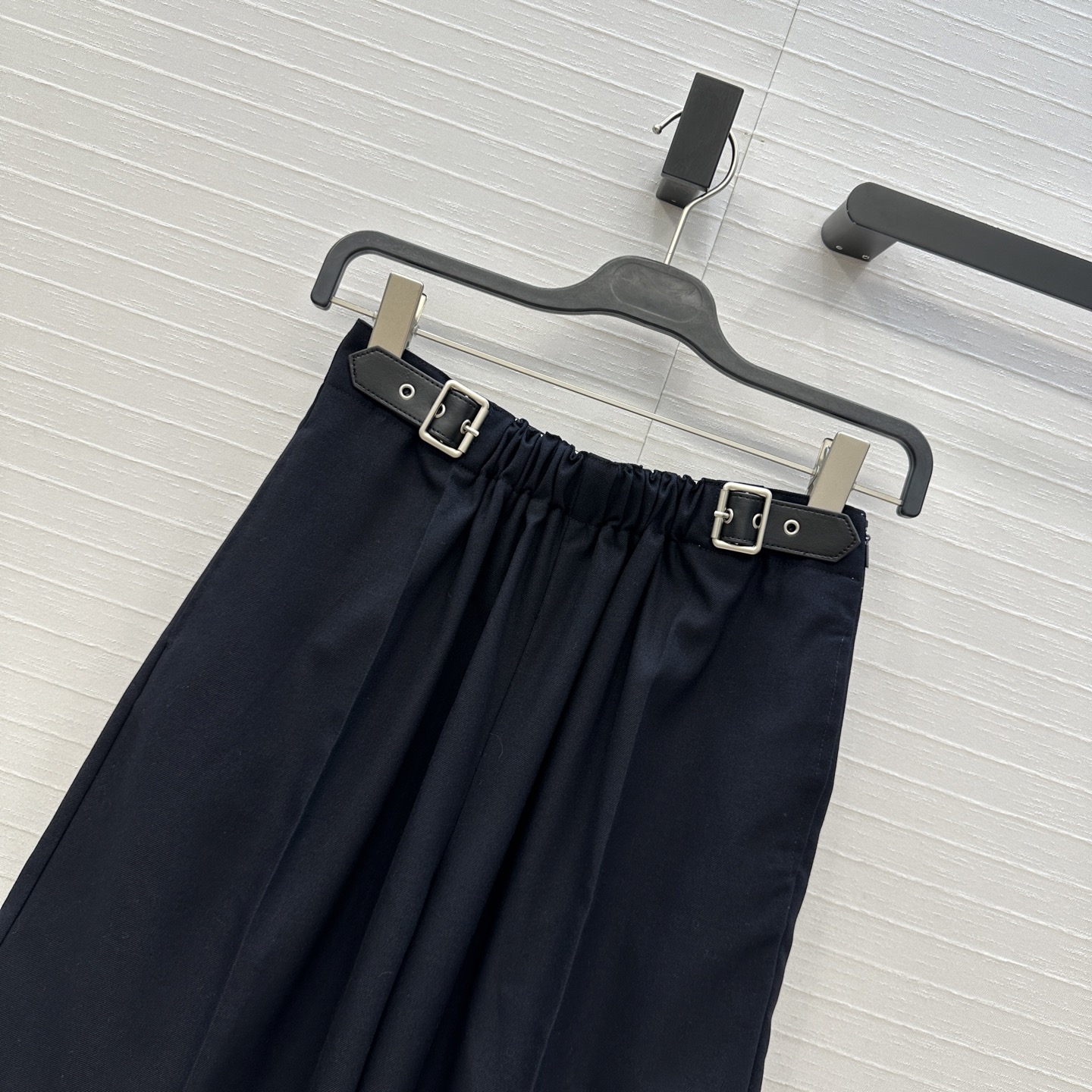 独家首发♥️Lw25新品皮带扣设计休闲五分裤！缩褶腰设计立裁中高腰直筒版型实穿又有设计感！休闲帅气通勤必