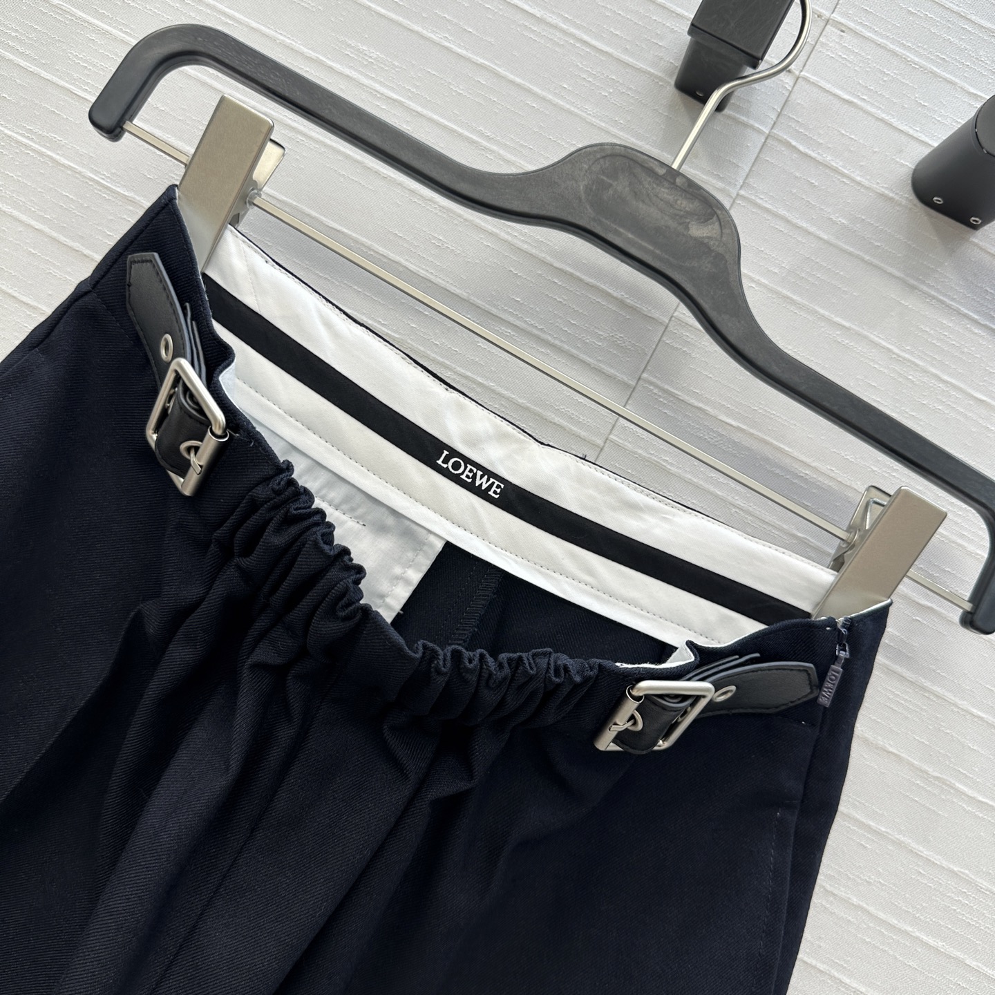 独家首发♥️Lw25新品皮带扣设计休闲五分裤！缩褶腰设计立裁中高腰直筒版型实穿又有设计感！休闲帅气通勤必