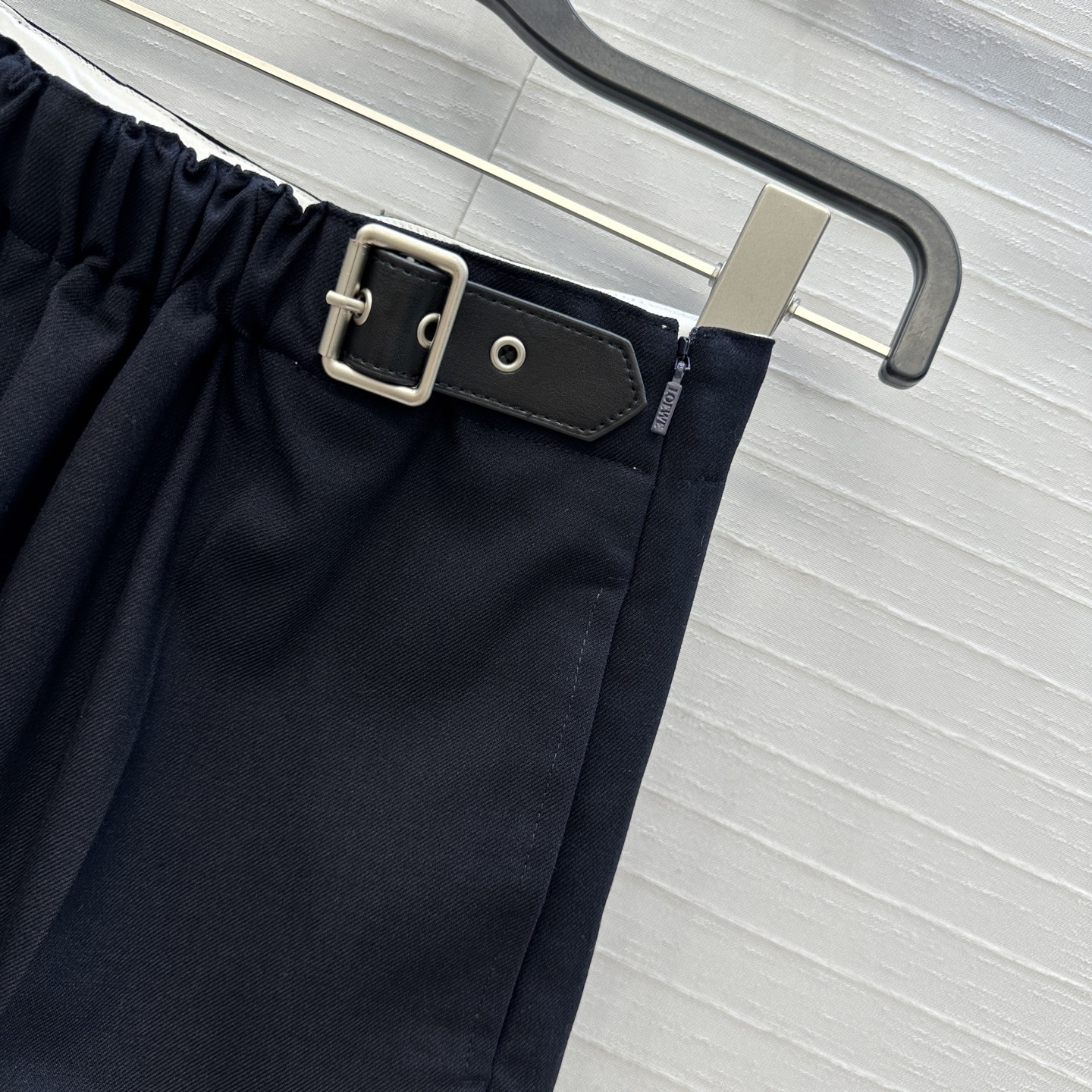 独家首发♥️Lw25新品皮带扣设计休闲五分裤！缩褶腰设计立裁中高腰直筒版型实穿又有设计感！休闲帅气通勤必