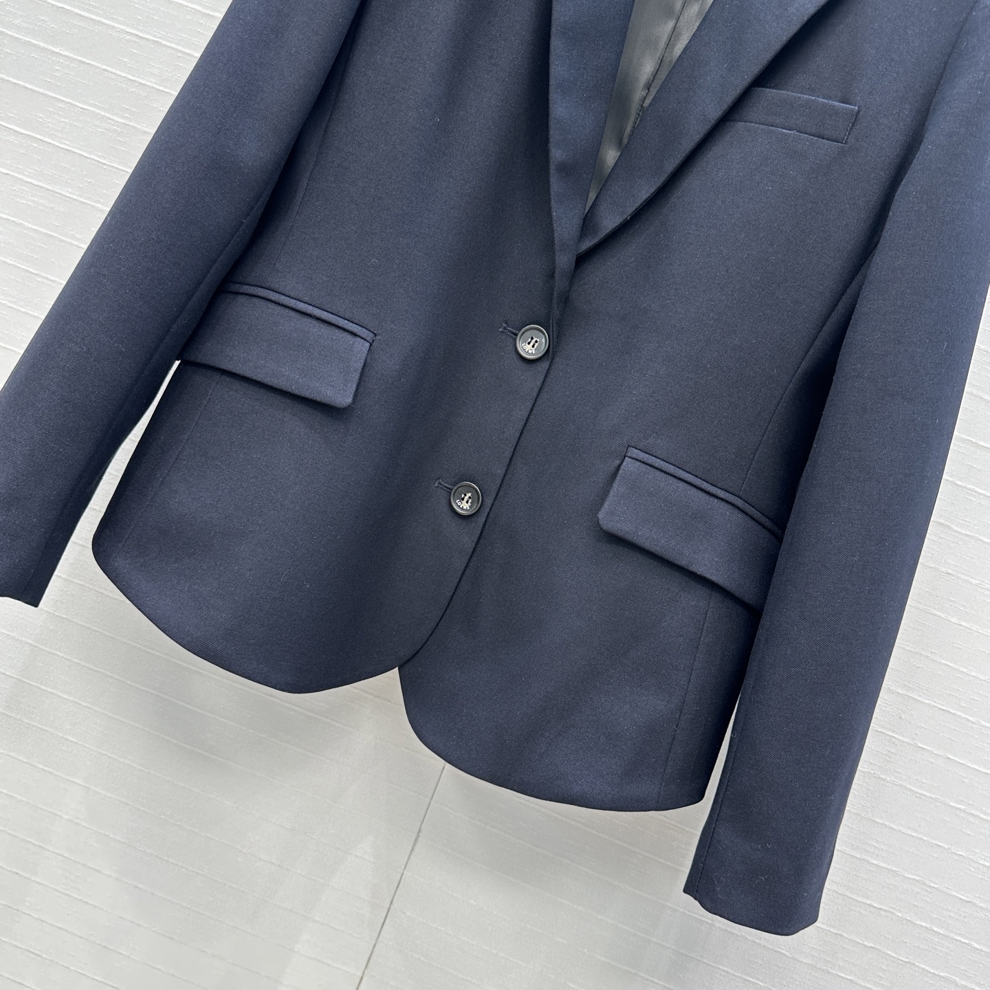 独家首发♥️Lw25新品皮带扣设计休闲西装外套！拱弧褶皱后腰设计有细节打破传统低调个性！立体剪裁不挑人版