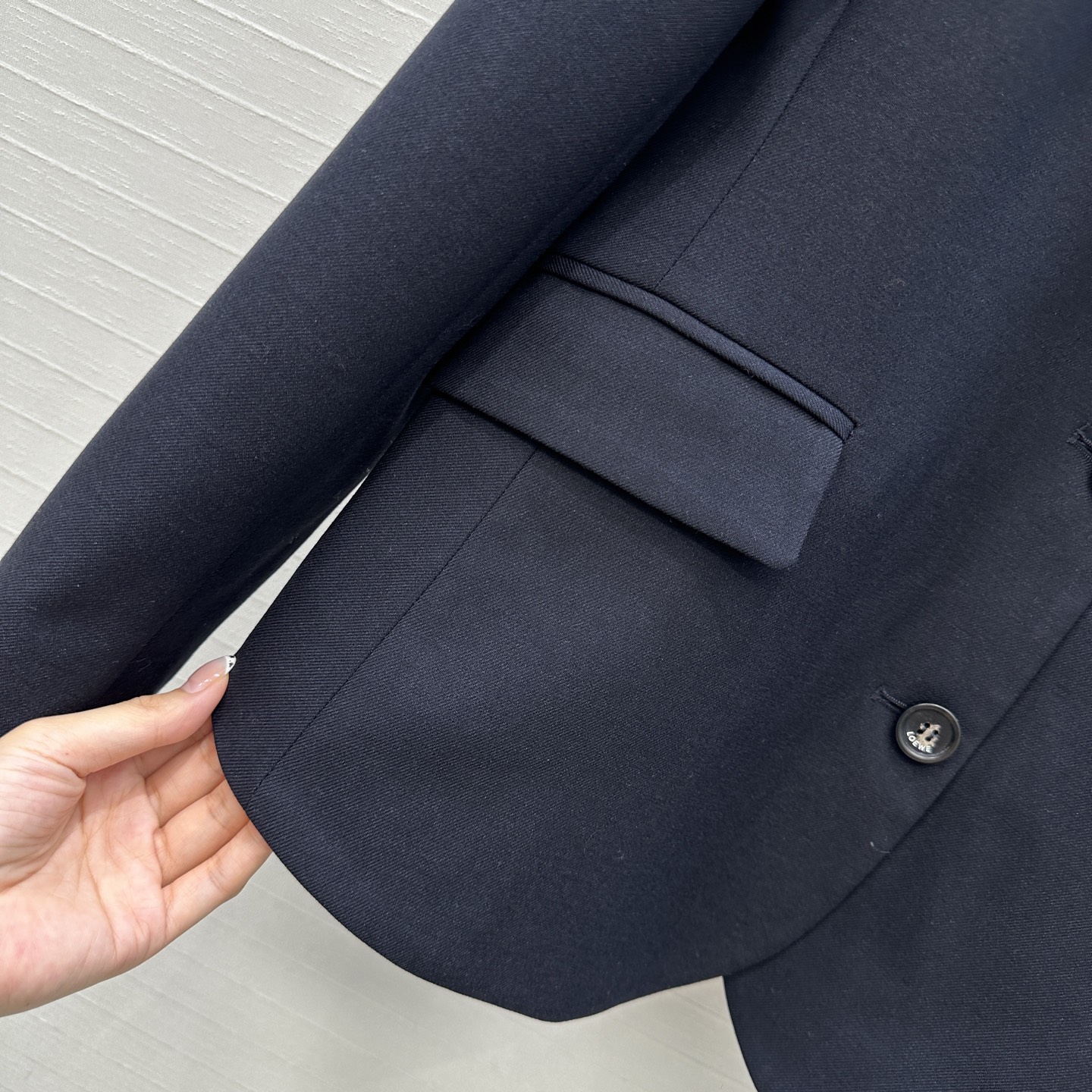 独家首发♥️Lw25新品皮带扣设计休闲西装外套！拱弧褶皱后腰设计有细节打破传统低调个性！立体剪裁不挑人版