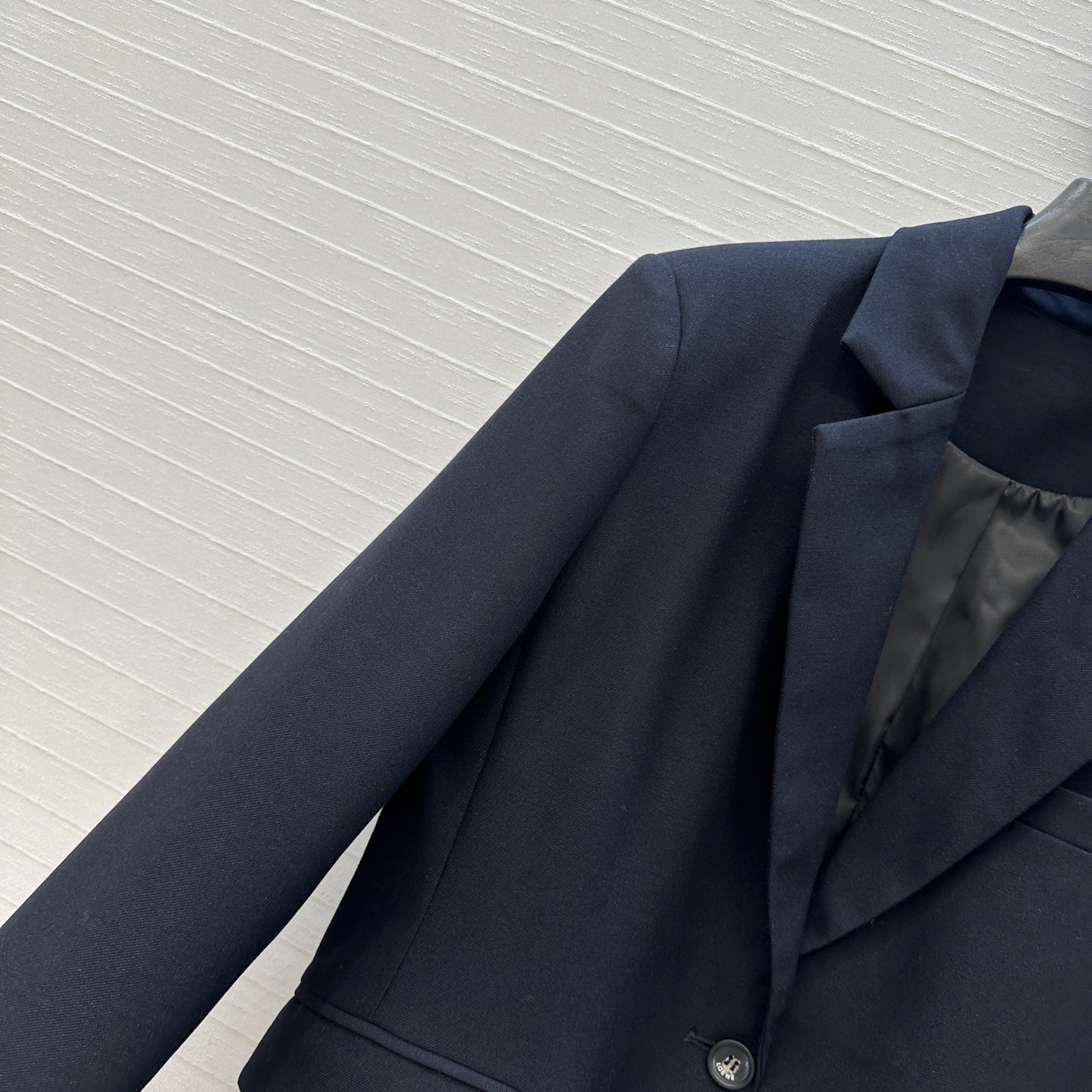 独家首发♥️Lw25新品皮带扣设计休闲西装外套！拱弧褶皱后腰设计有细节打破传统低调个性！立体剪裁不挑人版