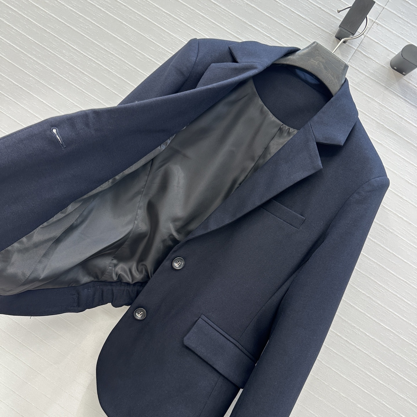 独家首发♥️Lw25新品皮带扣设计休闲西装外套！拱弧褶皱后腰设计有细节打破传统低调个性！立体剪裁不挑人版