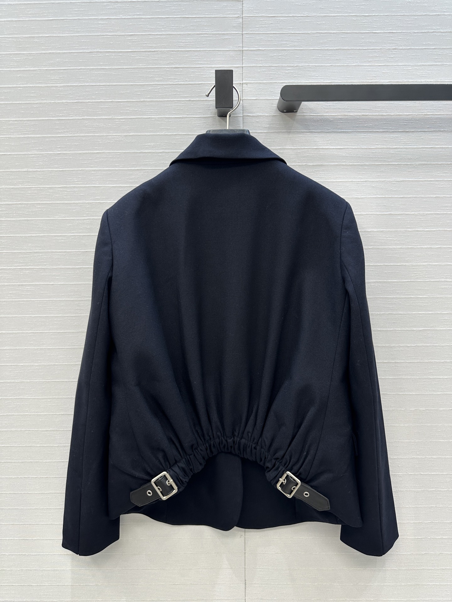 独家首发♥️Lw25新品皮带扣设计休闲西装外套！拱弧褶皱后腰设计有细节打破传统低调个性！立体剪裁不挑人版