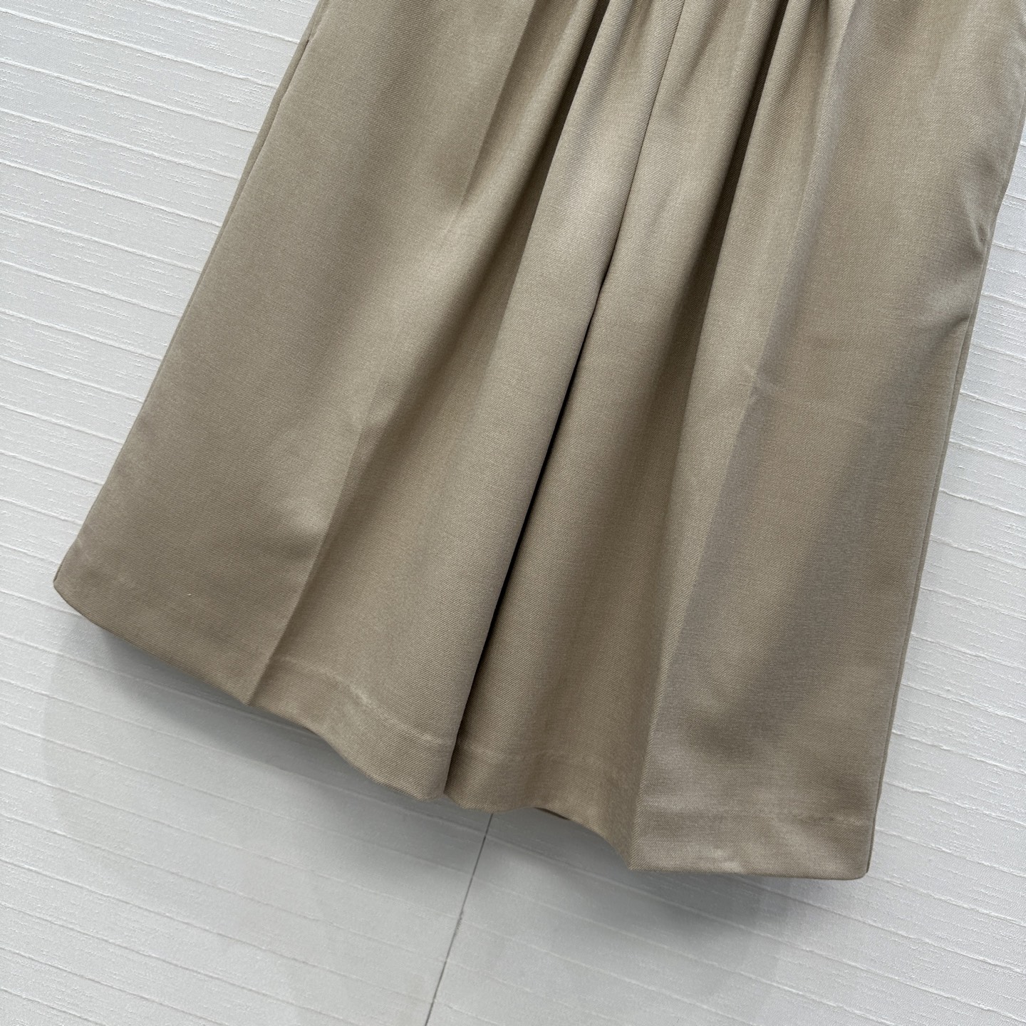 独家首发♥️Lw25新品皮带扣设计休闲五分裤！缩褶腰设计立裁中高腰直筒版型实穿又有设计感！休闲帅气通勤必