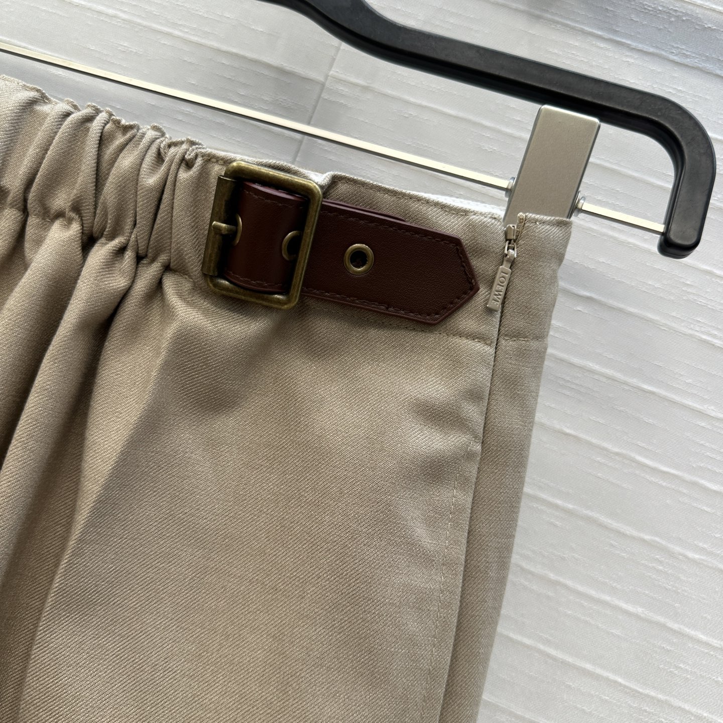 独家首发♥️Lw25新品皮带扣设计休闲五分裤！缩褶腰设计立裁中高腰直筒版型实穿又有设计感！休闲帅气通勤必