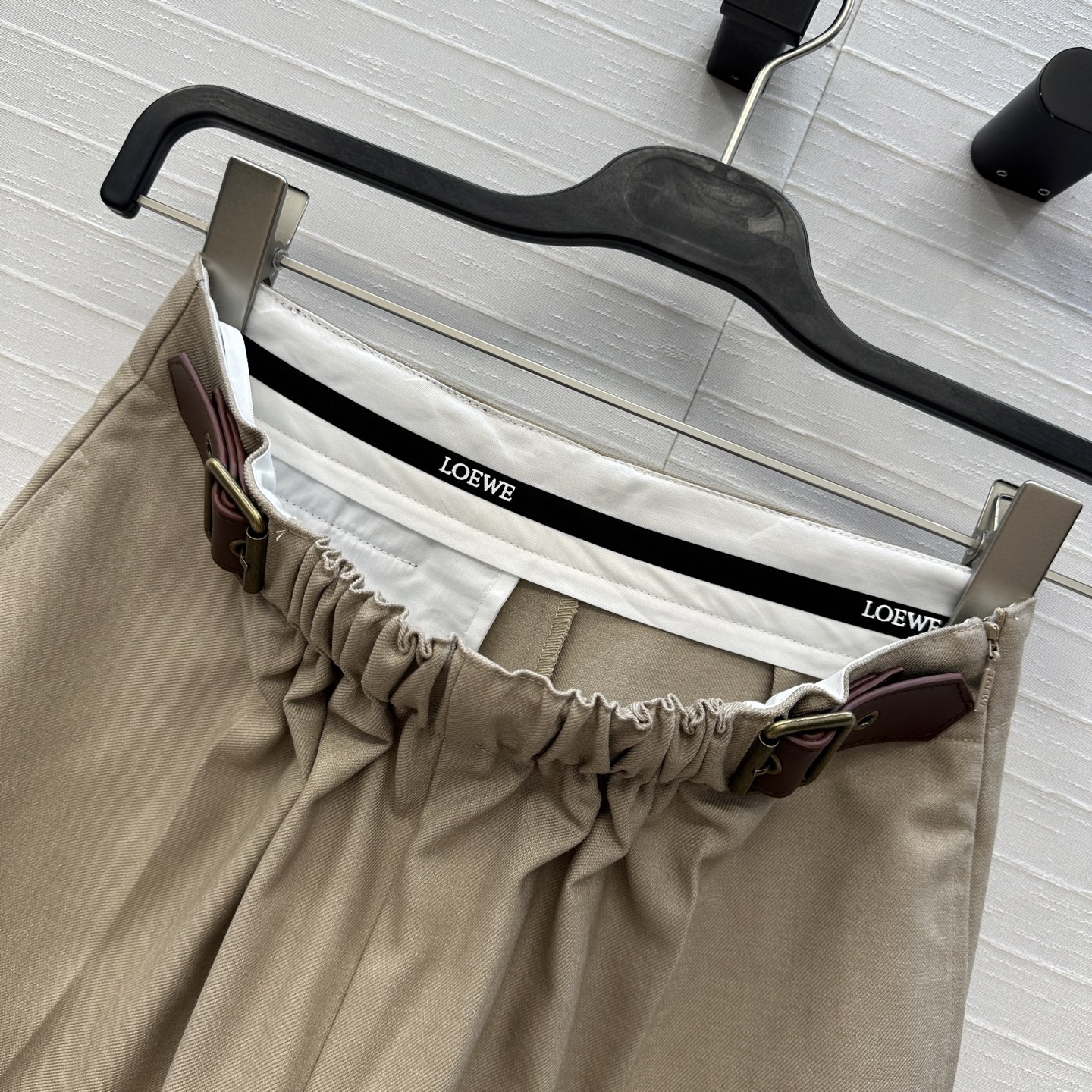 独家首发♥️Lw25新品皮带扣设计休闲五分裤！缩褶腰设计立裁中高腰直筒版型实穿又有设计感！休闲帅气通勤必