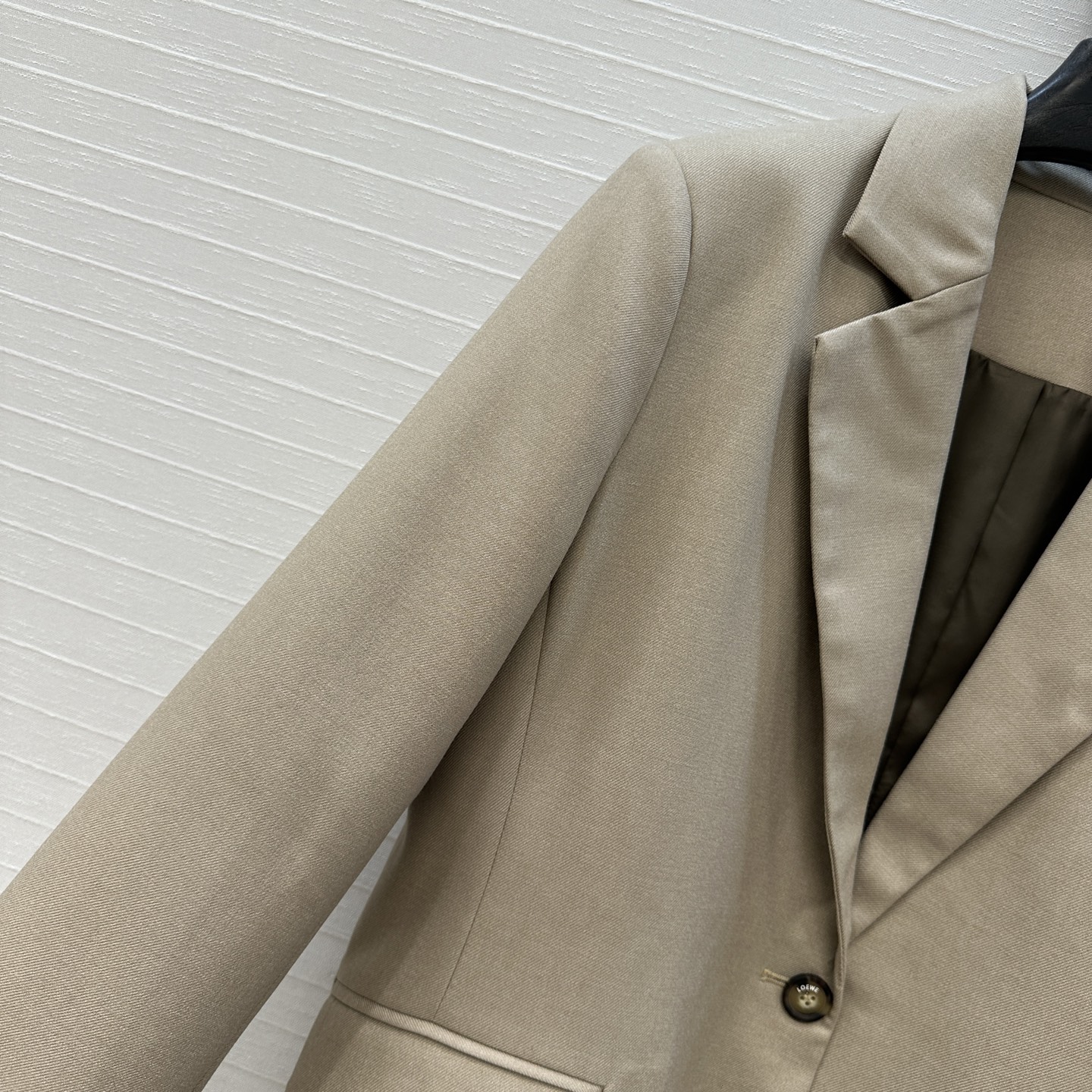 独家首发♥️Lw25新品皮带扣设计休闲西装外套！拱弧褶皱后腰设计有细节打破传统低调个性！立体剪裁不挑人版