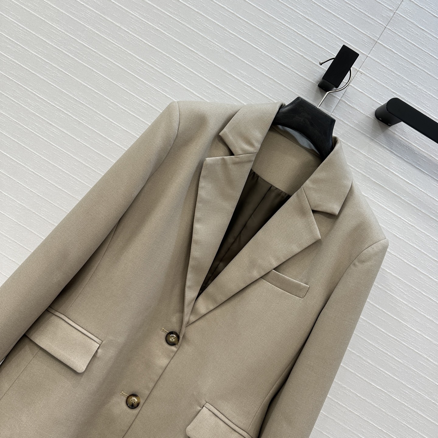 独家首发♥️Lw25新品皮带扣设计休闲西装外套！拱弧褶皱后腰设计有细节打破传统低调个性！立体剪裁不挑人版