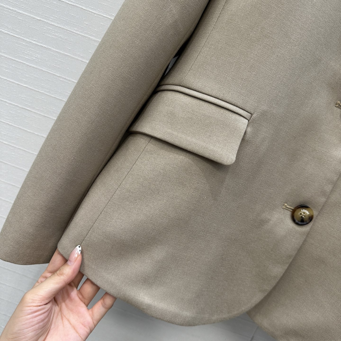 独家首发♥️Lw25新品皮带扣设计休闲西装外套！拱弧褶皱后腰设计有细节打破传统低调个性！立体剪裁不挑人版