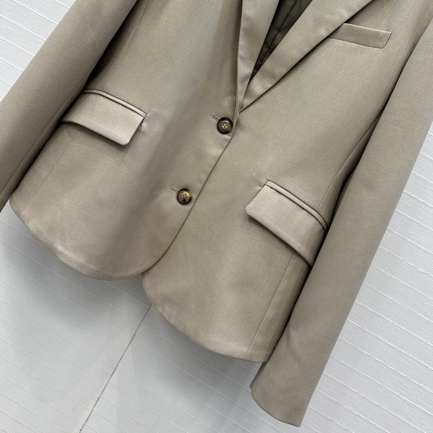 独家首发♥️Lw25新品皮带扣设计休闲西装外套！拱弧褶皱后腰设计有细节打破传统低调个性！立体剪裁不挑人版