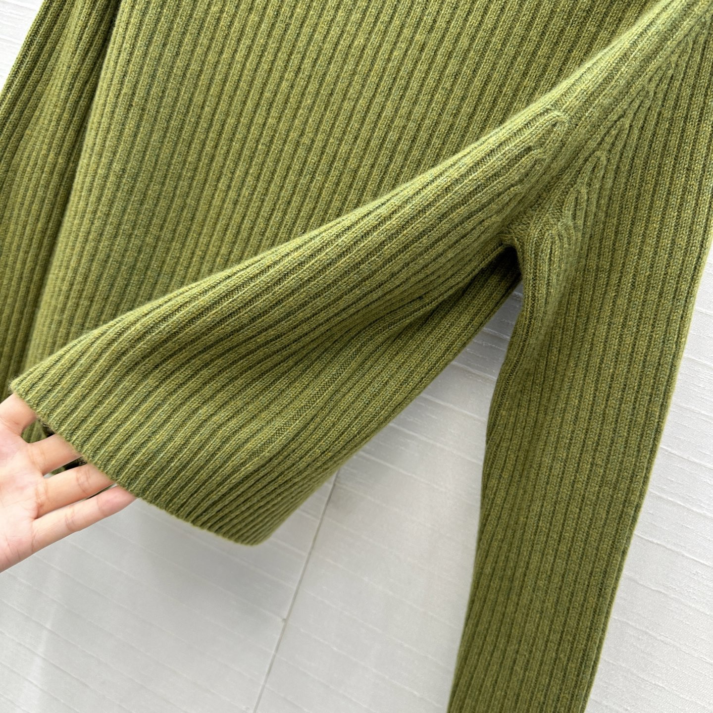 独家首发，原单品质❤️H高智感穿搭！坑条针织羊绒套头衫，气质小立领侧拉链设计优雅又时髦，小短款版型不挑人