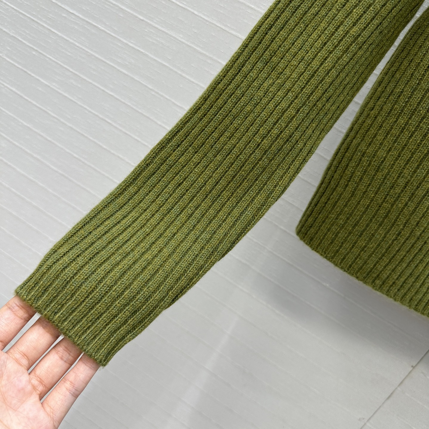 独家首发，原单品质❤️H高智感穿搭！坑条针织羊绒套头衫，气质小立领侧拉链设计优雅又时髦，小短款版型不挑人