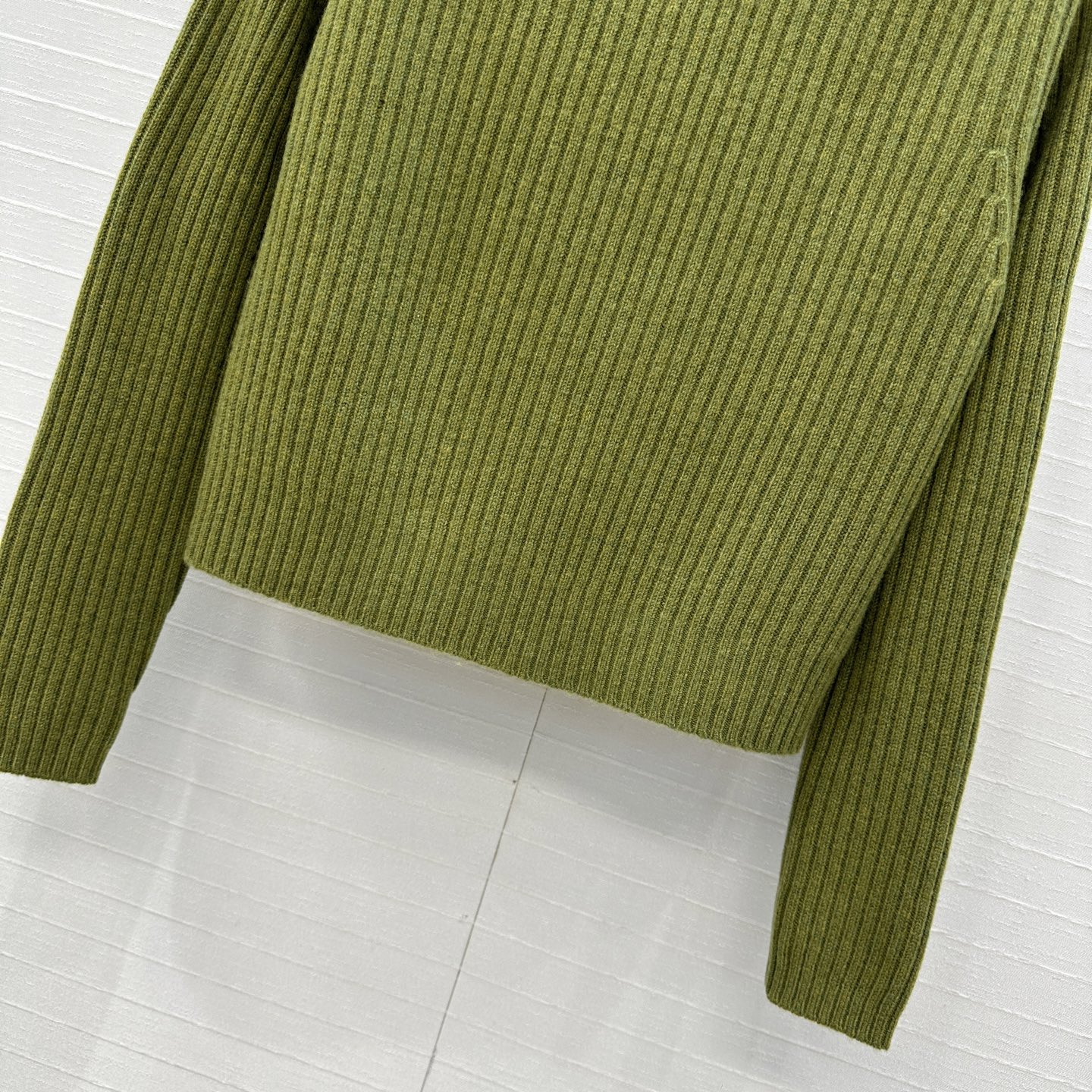 独家首发，原单品质❤️H高智感穿搭！坑条针织羊绒套头衫，气质小立领侧拉链设计优雅又时髦，小短款版型不挑人