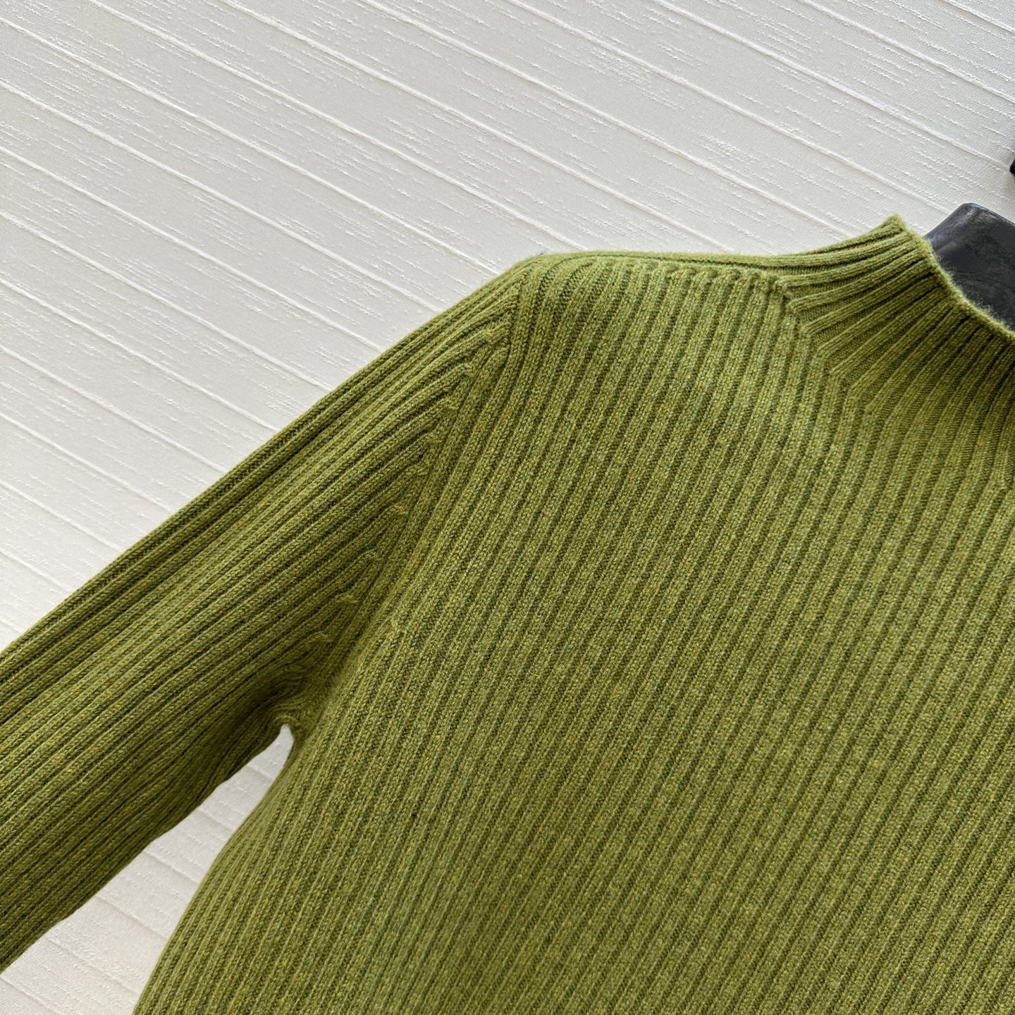 独家首发，原单品质❤️H高智感穿搭！坑条针织羊绒套头衫，气质小立领侧拉链设计优雅又时髦，小短款版型不挑人