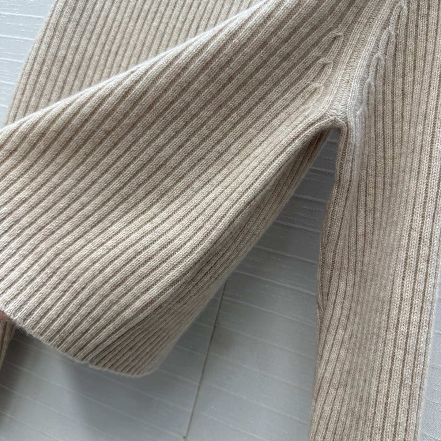 独家首发，原单品质❤️H高智感穿搭！坑条针织羊绒套头衫，气质小立领侧拉链设计优雅又时髦，小短款版型不挑人