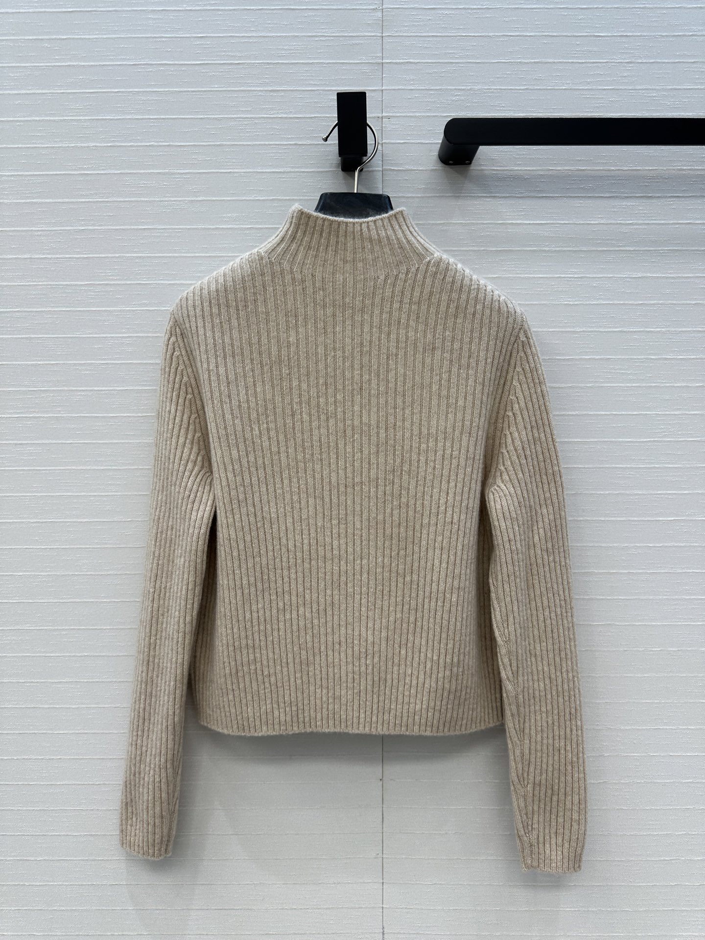 独家首发，原单品质❤️H高智感穿搭！坑条针织羊绒套头衫，气质小立领侧拉链设计优雅又时髦，小短款版型不挑人