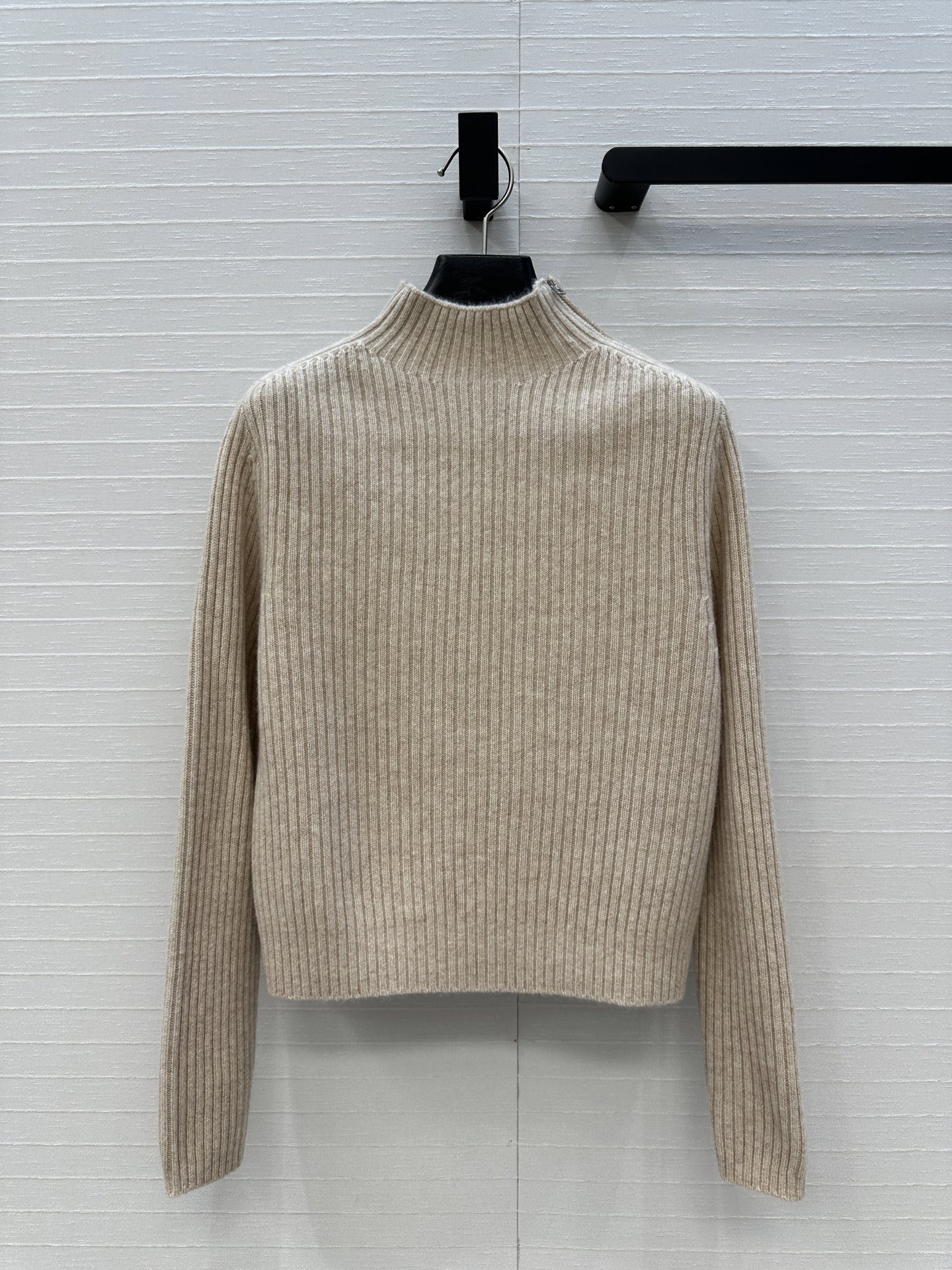 独家首发，原单品质❤️H高智感穿搭！坑条针织羊绒套头衫，气质小立领侧拉链设计优雅又时髦，小短款版型不挑人