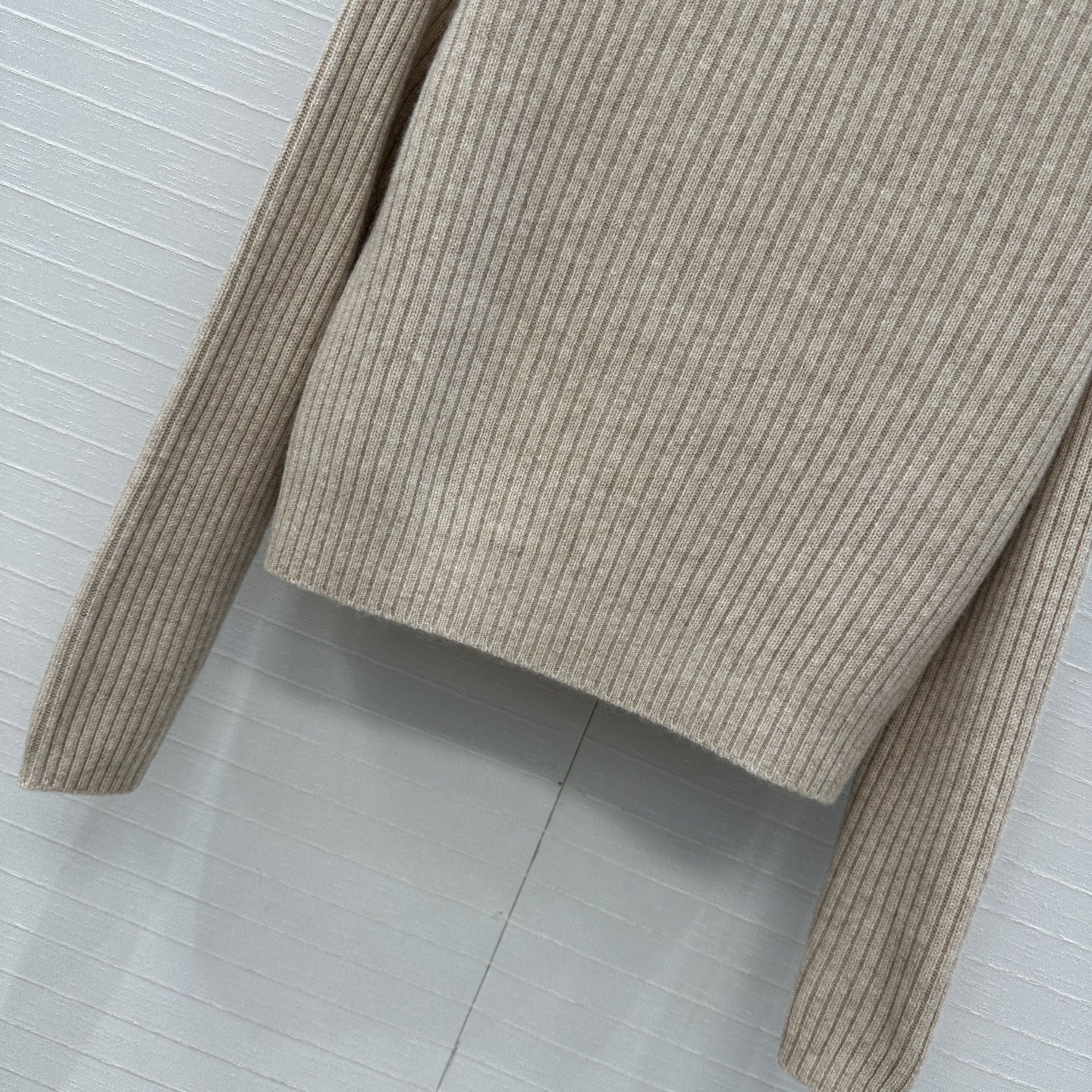 独家首发，原单品质❤️H高智感穿搭！坑条针织羊绒套头衫，气质小立领侧拉链设计优雅又时髦，小短款版型不挑人