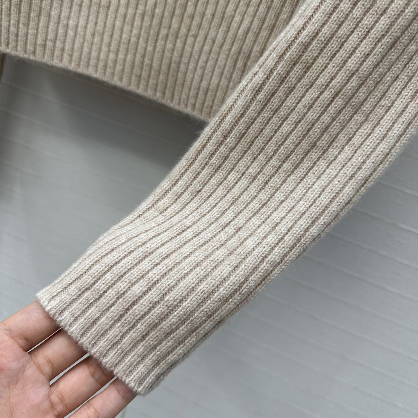 独家首发，原单品质❤️H高智感穿搭！坑条针织羊绒套头衫，气质小立领侧拉链设计优雅又时髦，小短款版型不挑人