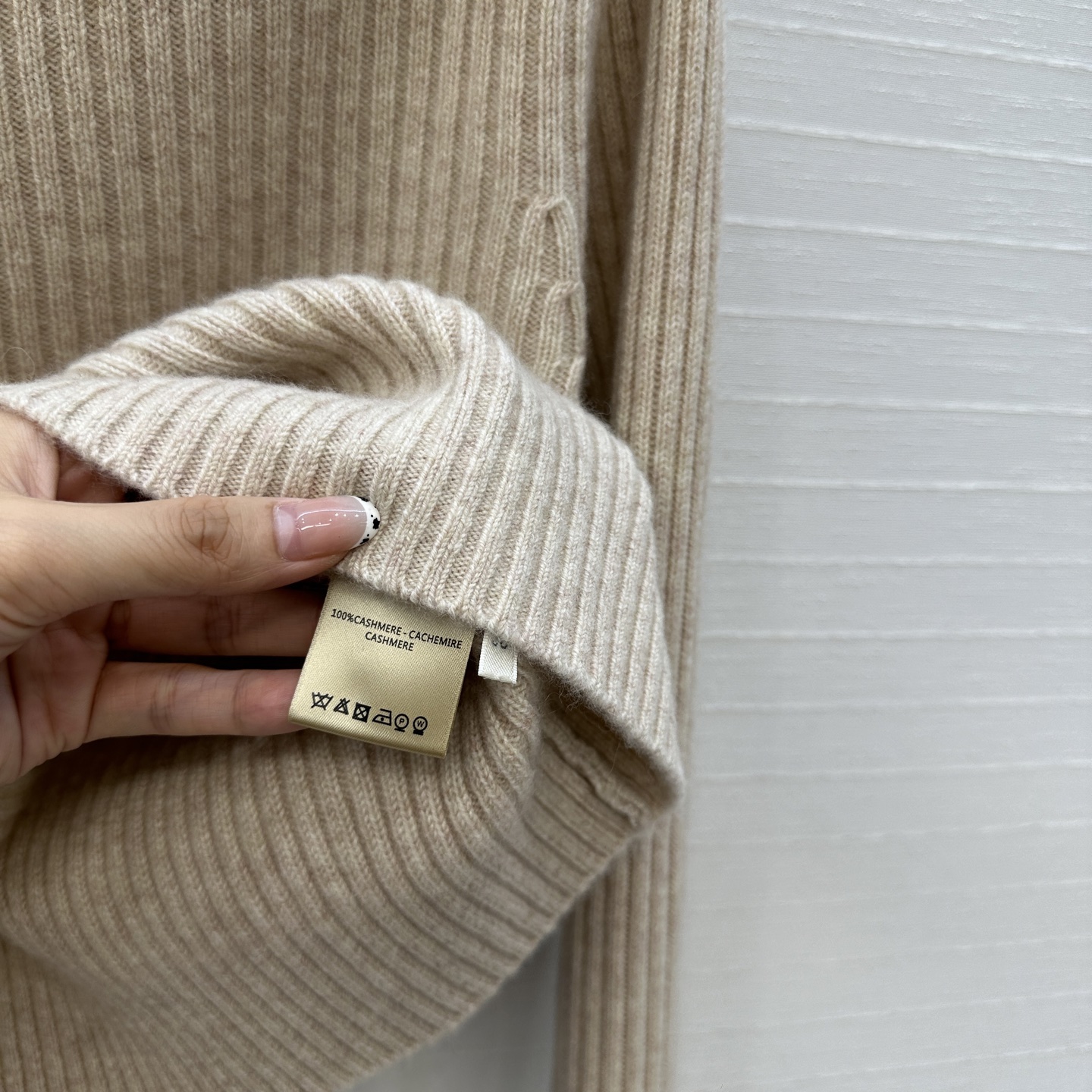 独家首发，原单品质❤️H高智感穿搭！坑条针织羊绒套头衫，气质小立领侧拉链设计优雅又时髦，小短款版型不挑人