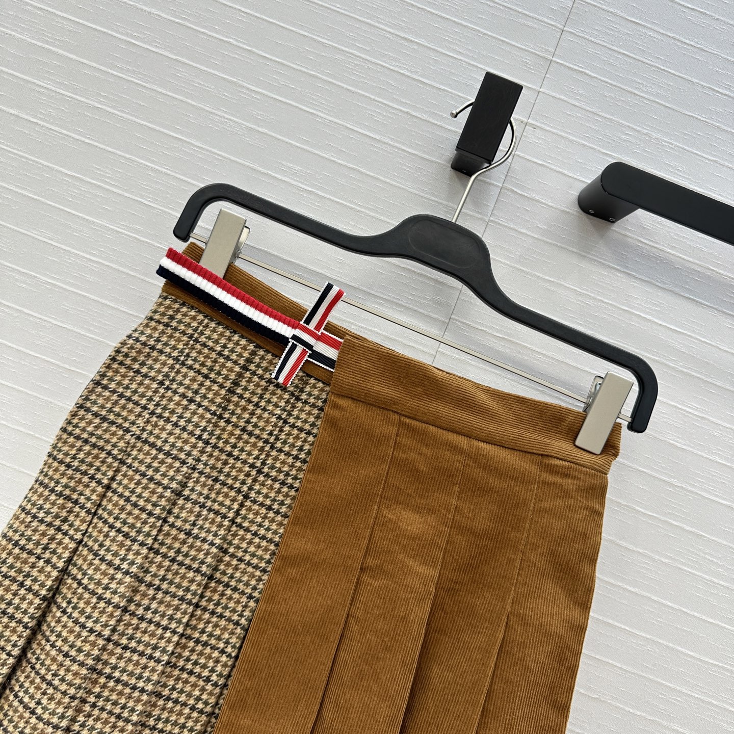 Houndstooth Pleated Skirt with Detachable Belt - Chic & Versatile 3 i1757526434877 3337 0 1