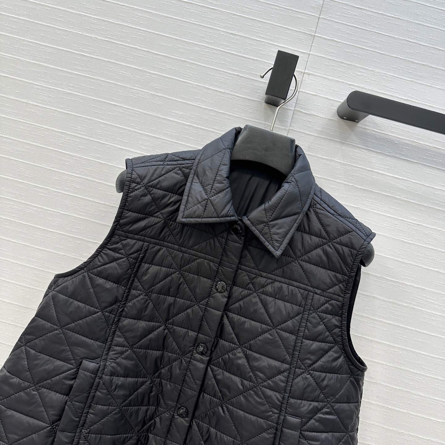 爆款推荐❤️原单品质，Moncl*25早秋新品菱格绗缝棉服马甲，小衬领腰线设计恰到好处，A字剪裁版型百搭