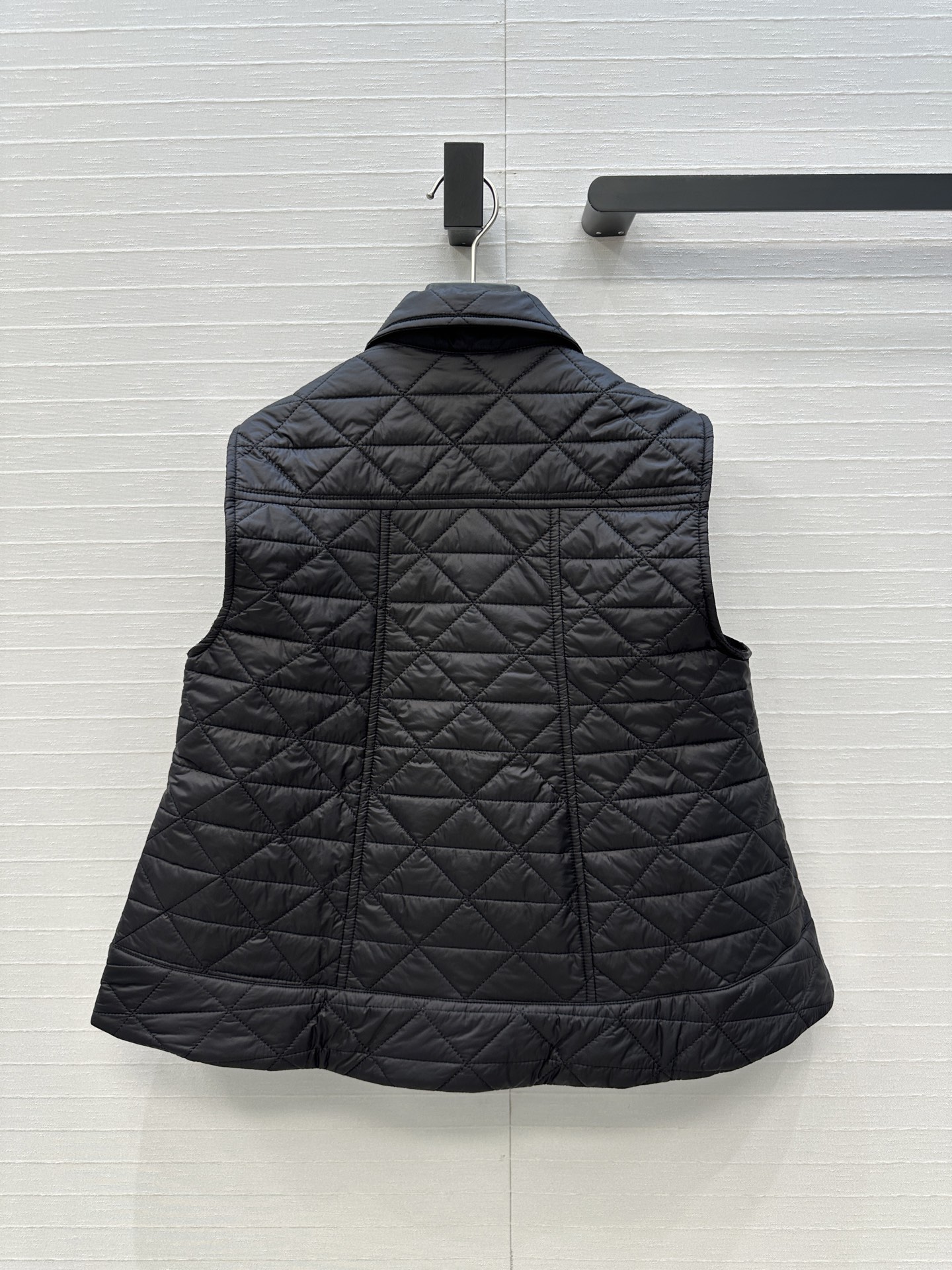 爆款推荐❤️原单品质，Moncl*25早秋新品菱格绗缝棉服马甲，小衬领腰线设计恰到好处，A字剪裁版型百搭