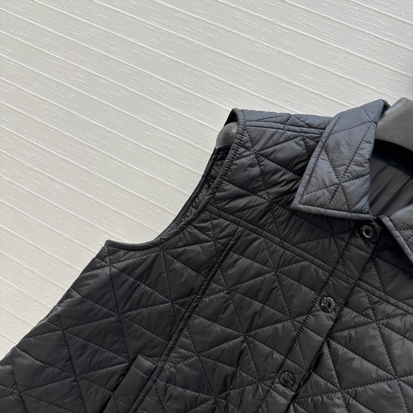 爆款推荐❤️原单品质，Moncl*25早秋新品菱格绗缝棉服马甲，小衬领腰线设计恰到好处，A字剪裁版型百搭