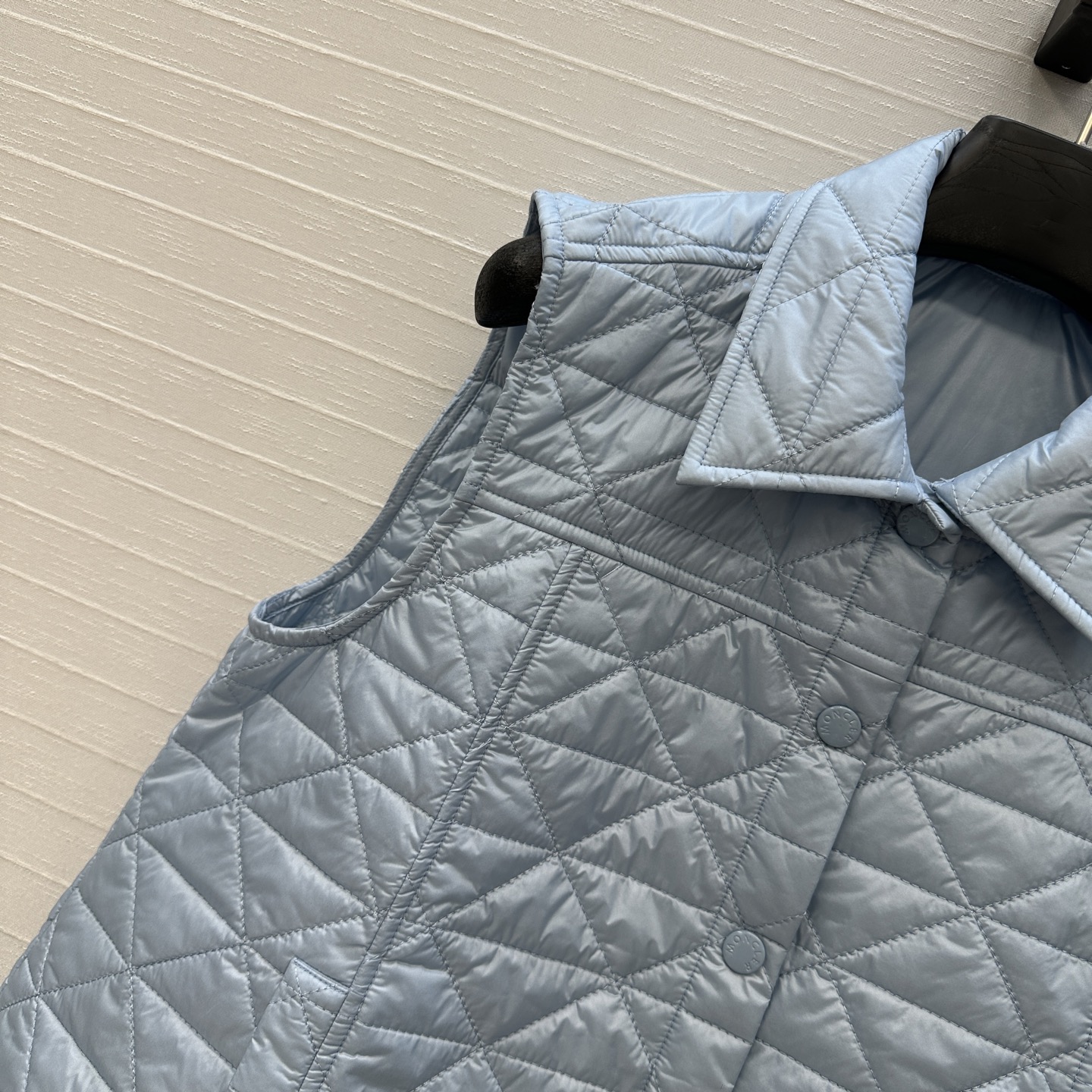 爆款推荐❤️原单品质，Moncl*25早秋新品菱格绗缝棉服马甲，小衬领腰线设计恰到好处，A字剪裁版型百搭