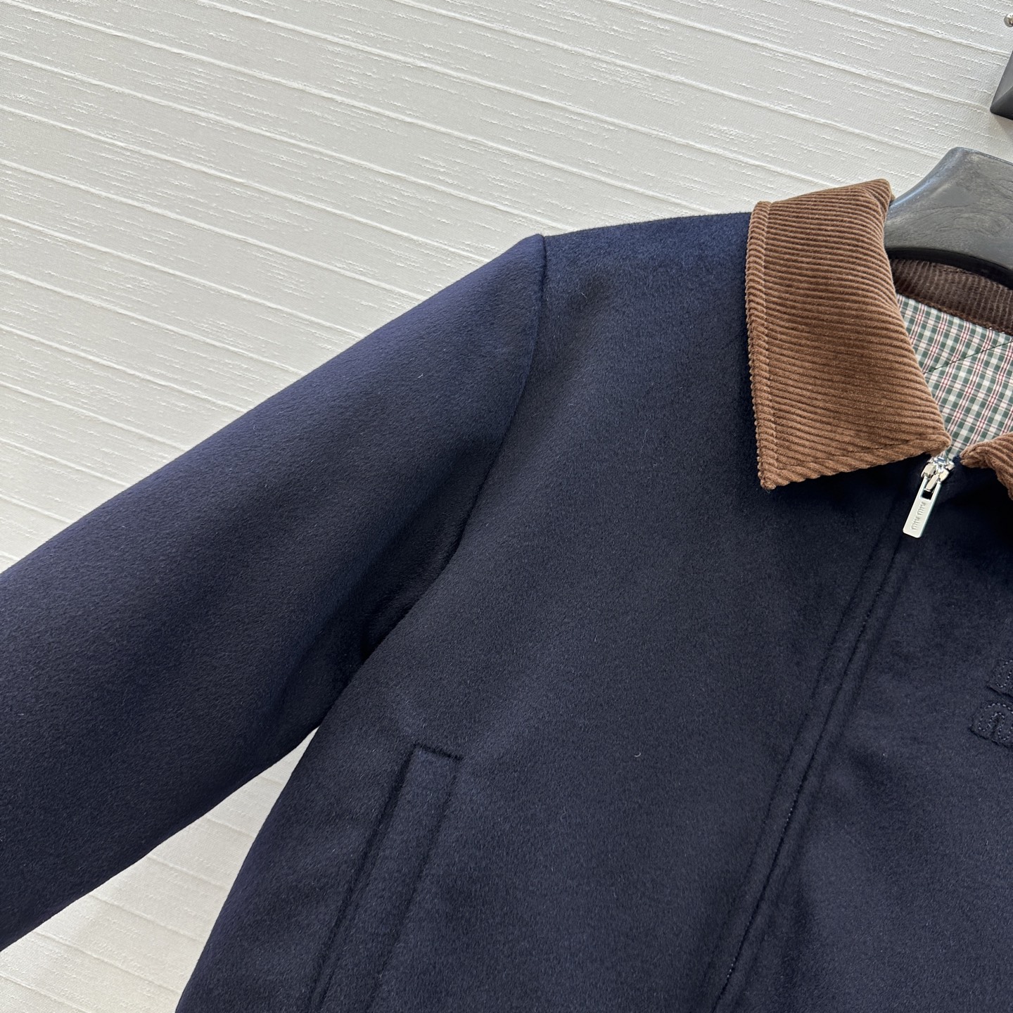 强烈推荐❤️miu系时髦分子可露丽风 灯芯绒翻领毛呢棉服夹克外套，定位字母logo贴绣 格纹里衬拼接减龄