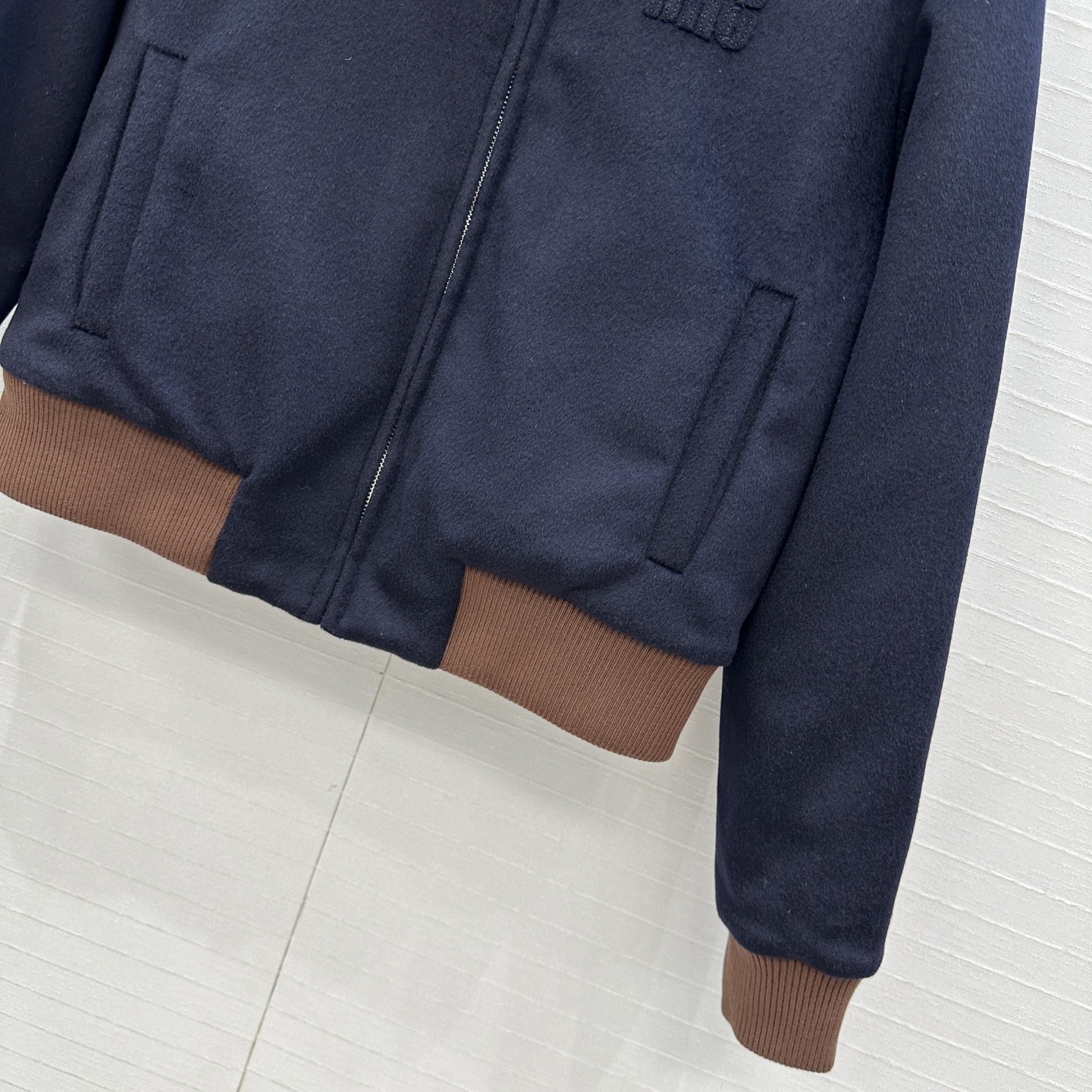 强烈推荐❤️miu系时髦分子可露丽风 灯芯绒翻领毛呢棉服夹克外套，定位字母logo贴绣 格纹里衬拼接减龄