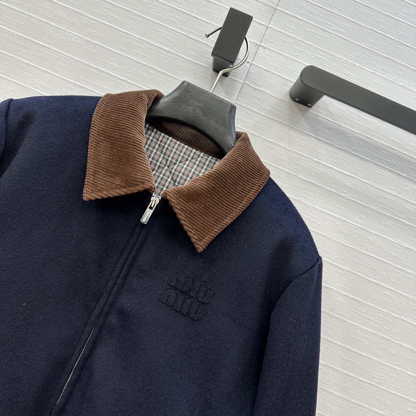 强烈推荐❤️miu系时髦分子可露丽风 灯芯绒翻领毛呢棉服夹克外套，定位字母logo贴绣 格纹里衬拼接减龄