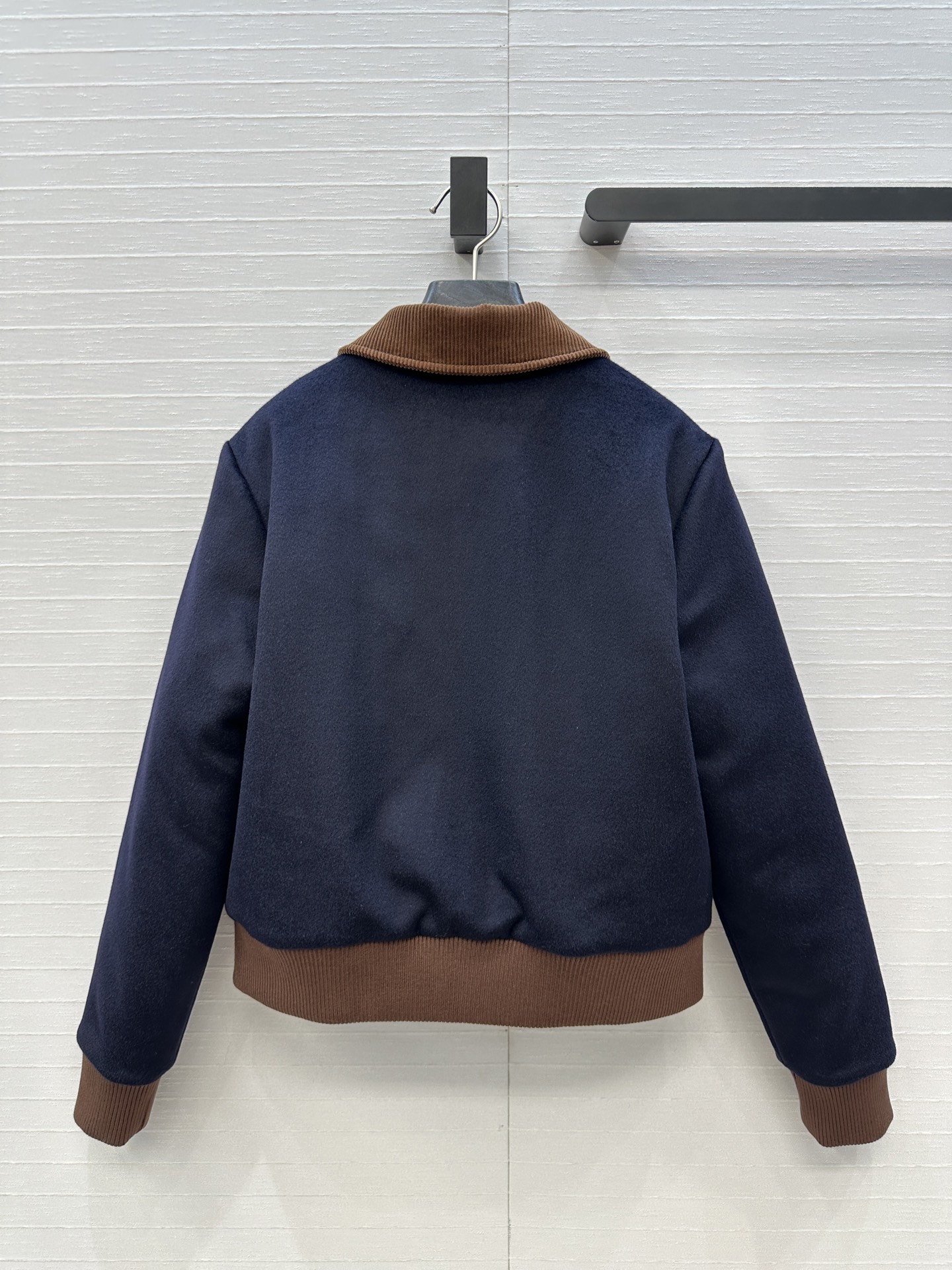 强烈推荐❤️miu系时髦分子可露丽风 灯芯绒翻领毛呢棉服夹克外套，定位字母logo贴绣 格纹里衬拼接减龄