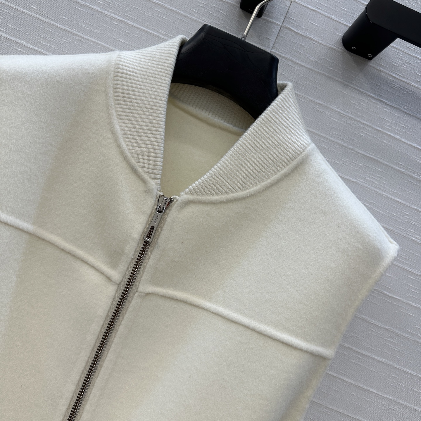 独家首发！H马家新品手工羊毛拉链连衣裙！100%小羊皮菱格纹绗缝翻扣大口袋装饰，小羊皮拼接包边工艺，针织