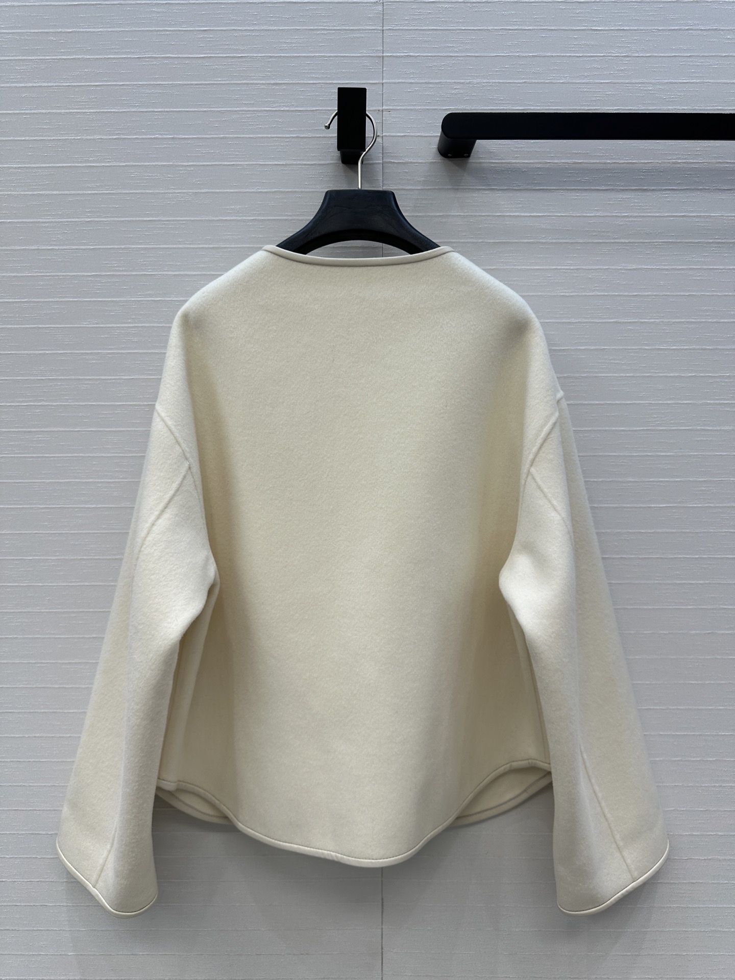 独家首发❤️H 马家新品手工羊毛廓形夹克外套！100%小羊皮菱格纹绗缝翻扣大口袋装饰，小羊皮拼接包边工艺