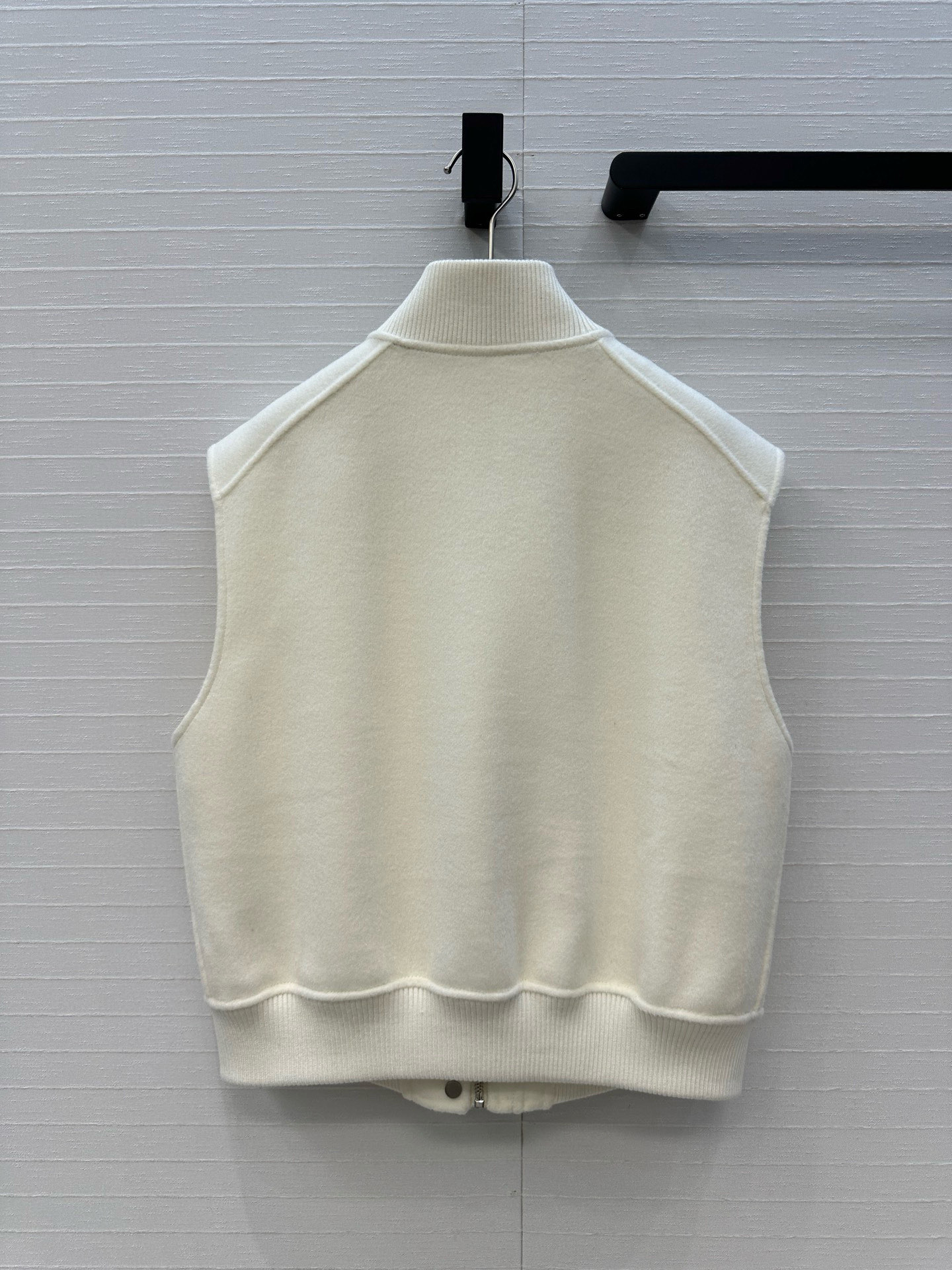 白色加单中3-5天！独家首发❤️高端原单品质！H高智感休闲穿搭！白富美必入羊绒飞行员马甲外套！纯手工制作