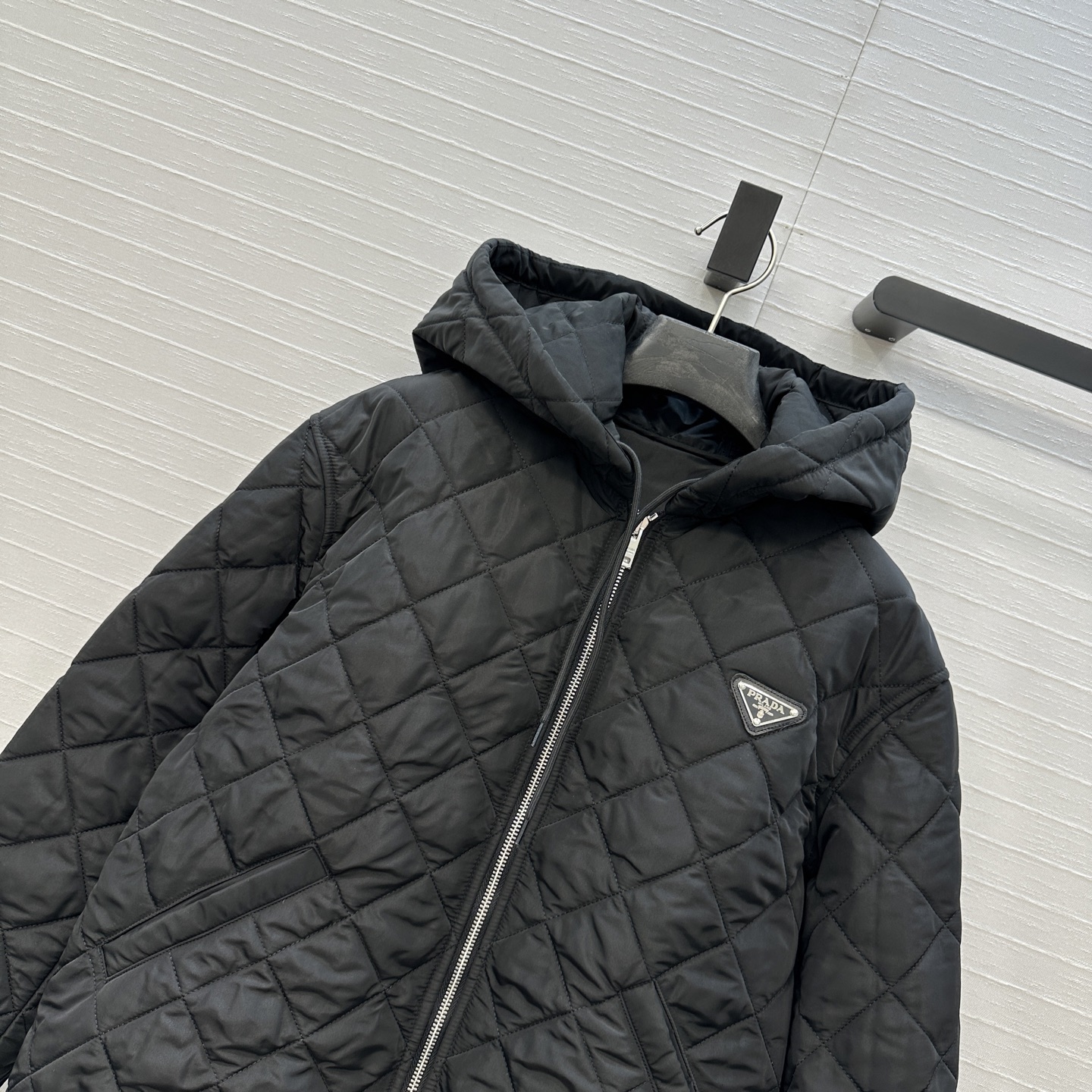 爆款推荐💕Pra*秋冬新品！间棉菱格棉服外套！进口再生尼龙面料！金属三角标低调又时髦！经典连帽棒球服版型