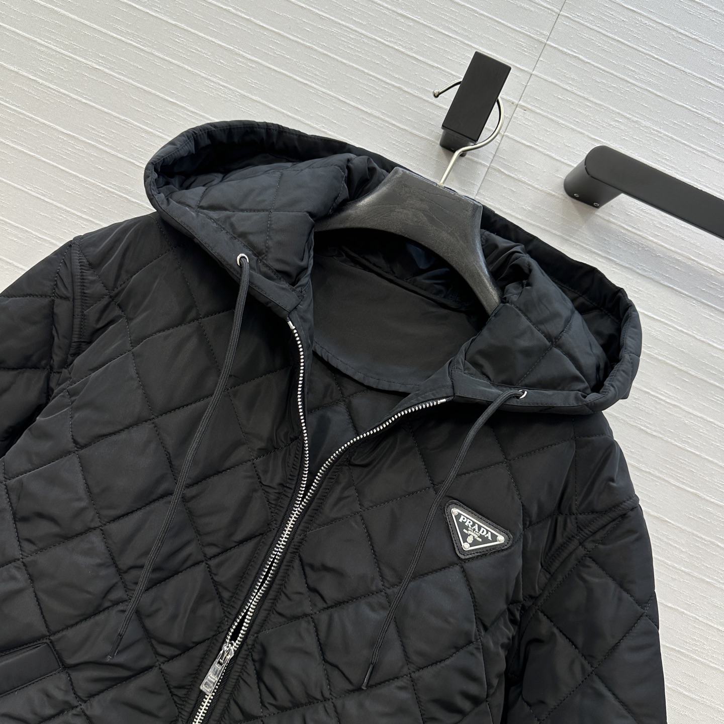 爆款推荐💕Pra*秋冬新品！间棉菱格棉服外套！进口再生尼龙面料！金属三角标低调又时髦！经典连帽棒球服版型